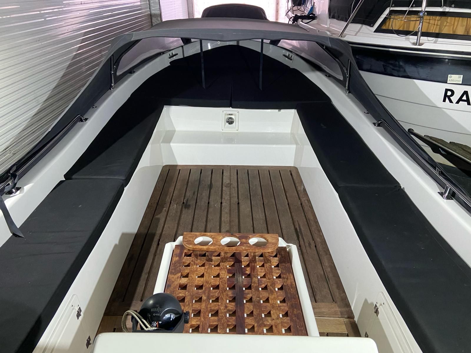 Seafury 700