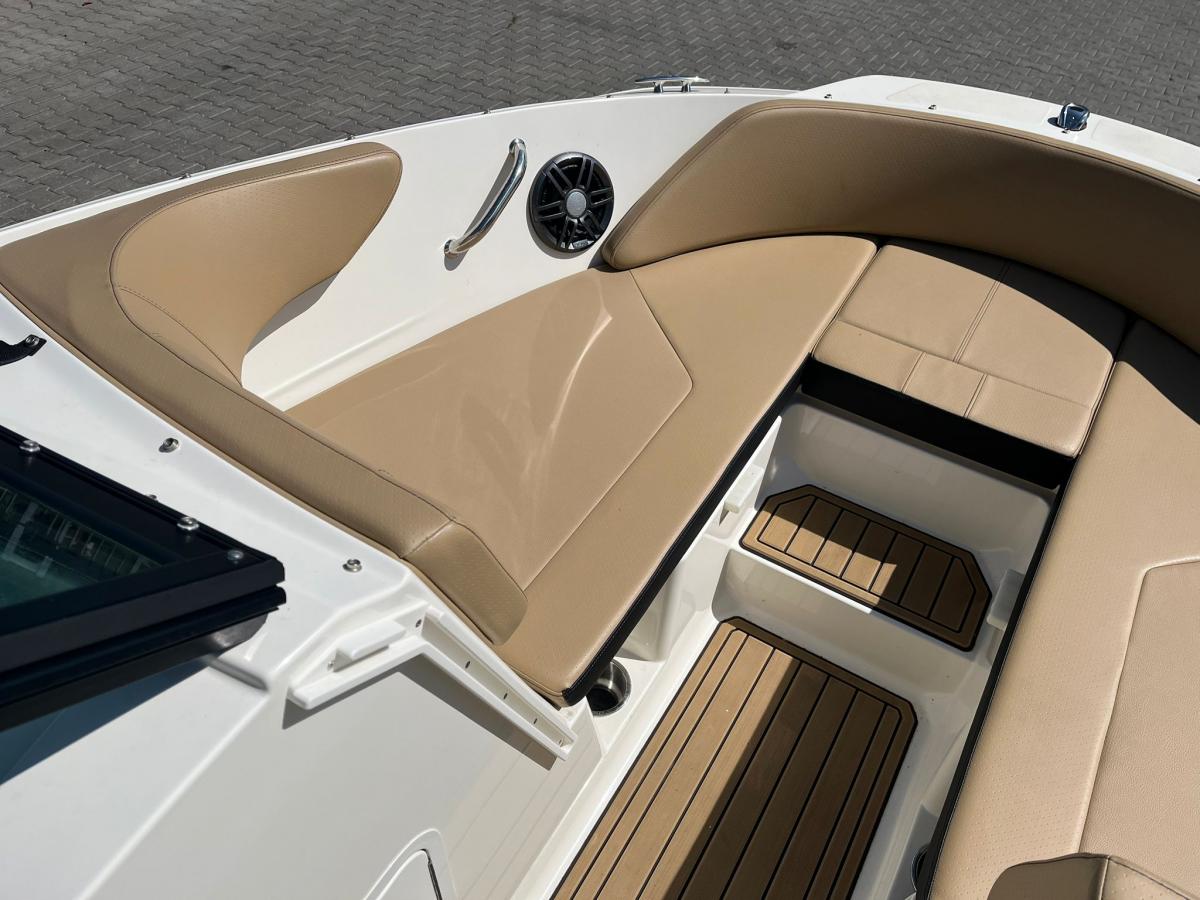 Sea Ray 210 SPX Outboard