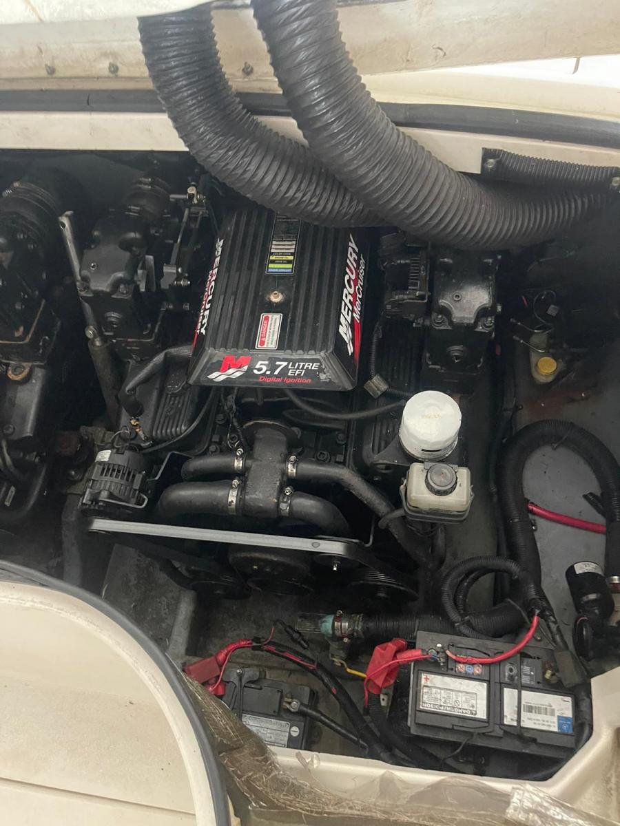 Sea Ray 280 SunSport Cuddy Cabin