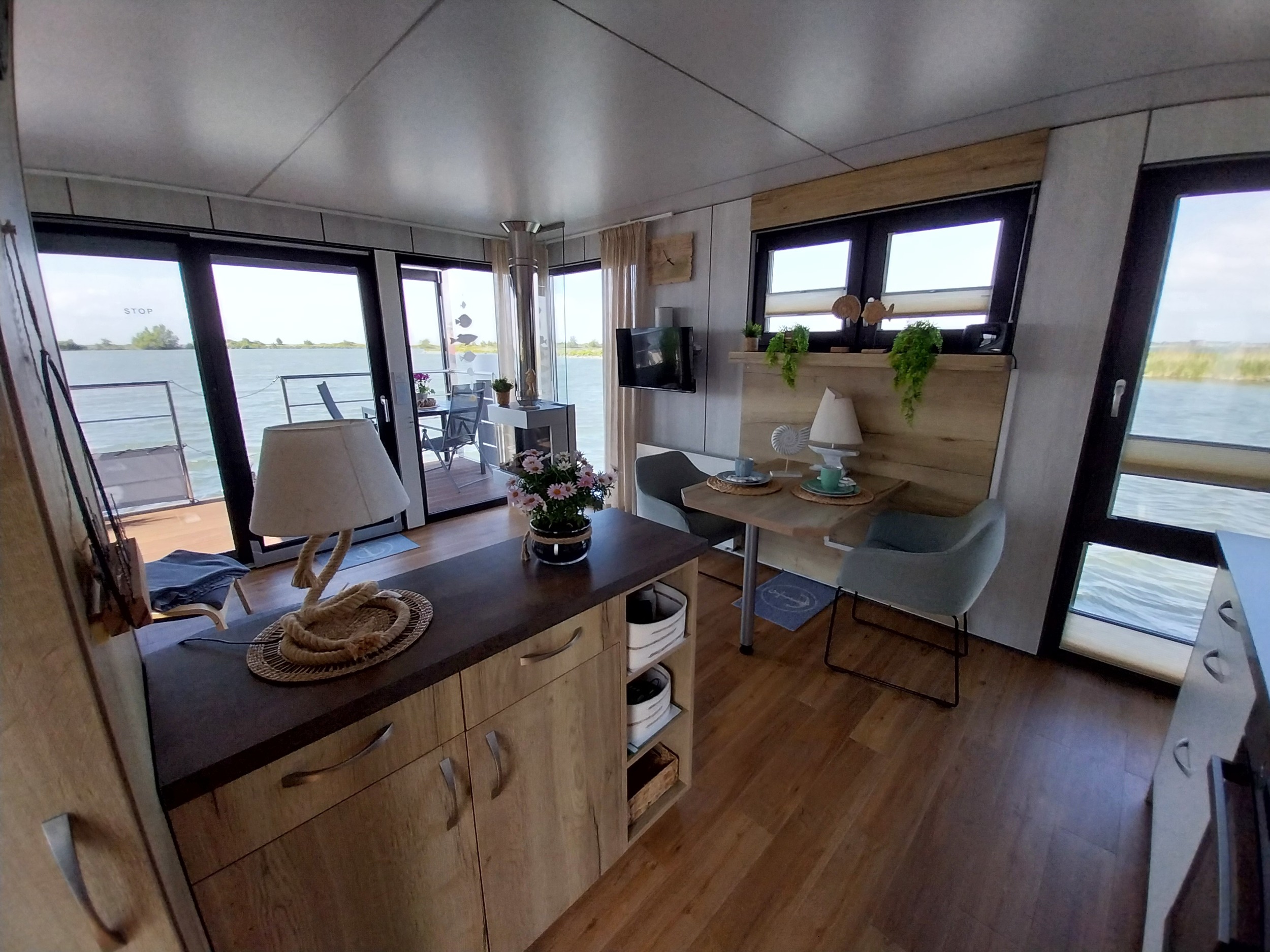 HT4 Houseboat Lelystad Ligplaats