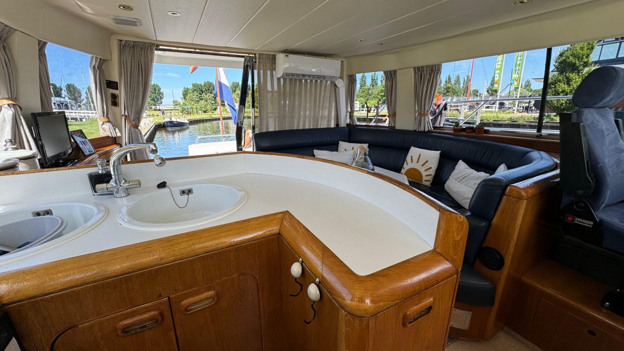 Whitewater Whitewater Wolfe 46 Flybridge