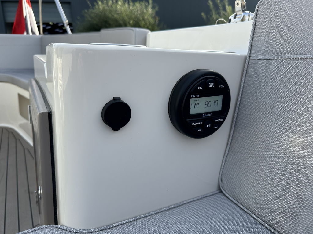 Interboat Intender 820