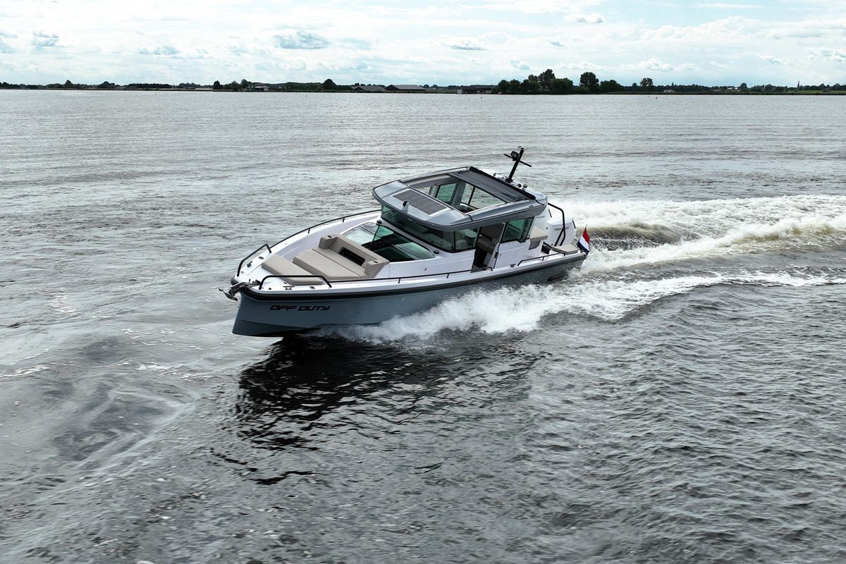 Axopar 37 XC Cross Cabin Mediterrana Edition