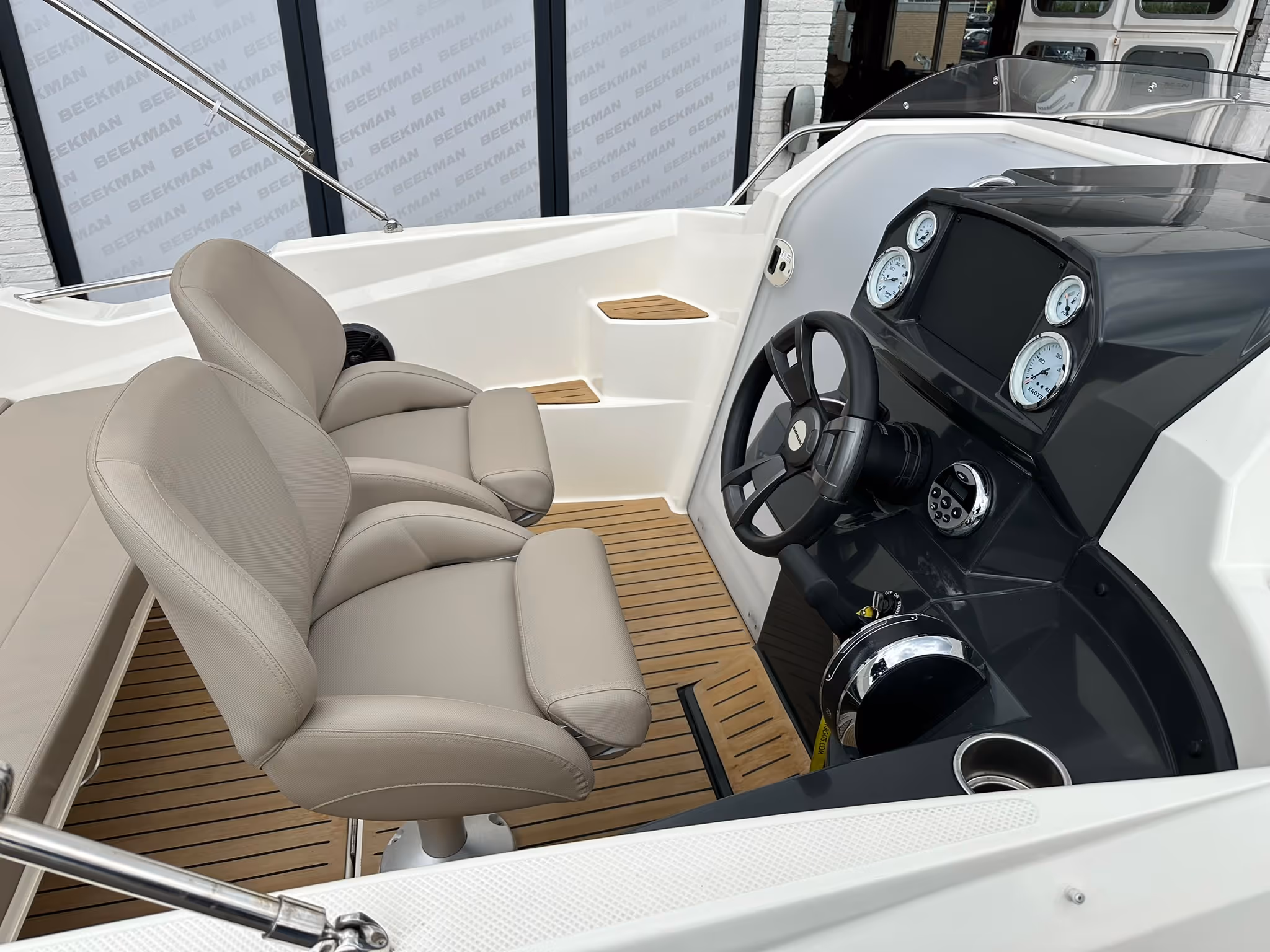 Quicksilver 555 Cabin