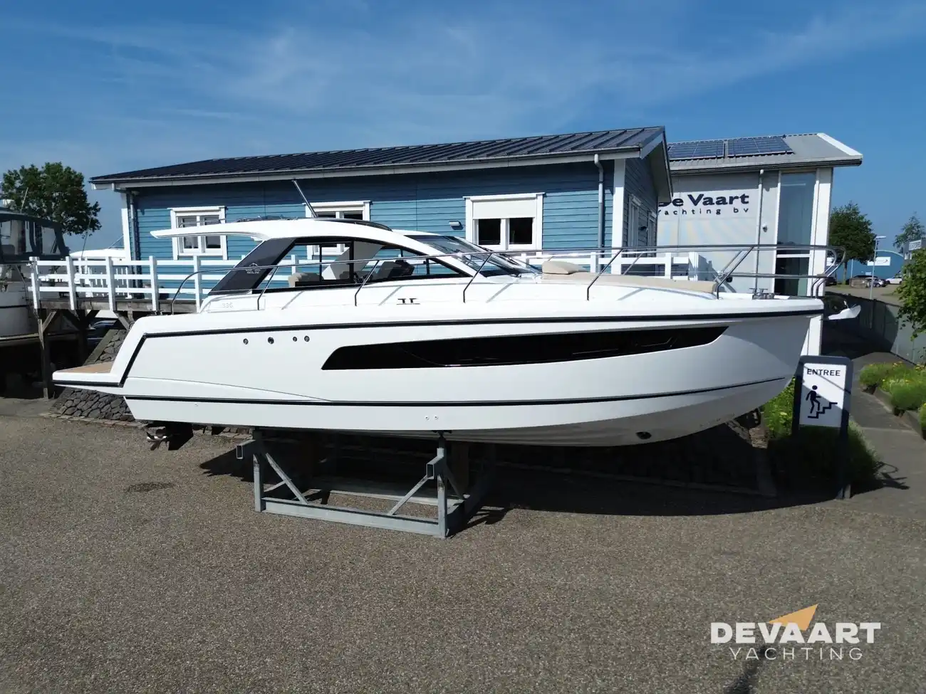 Sealine S335