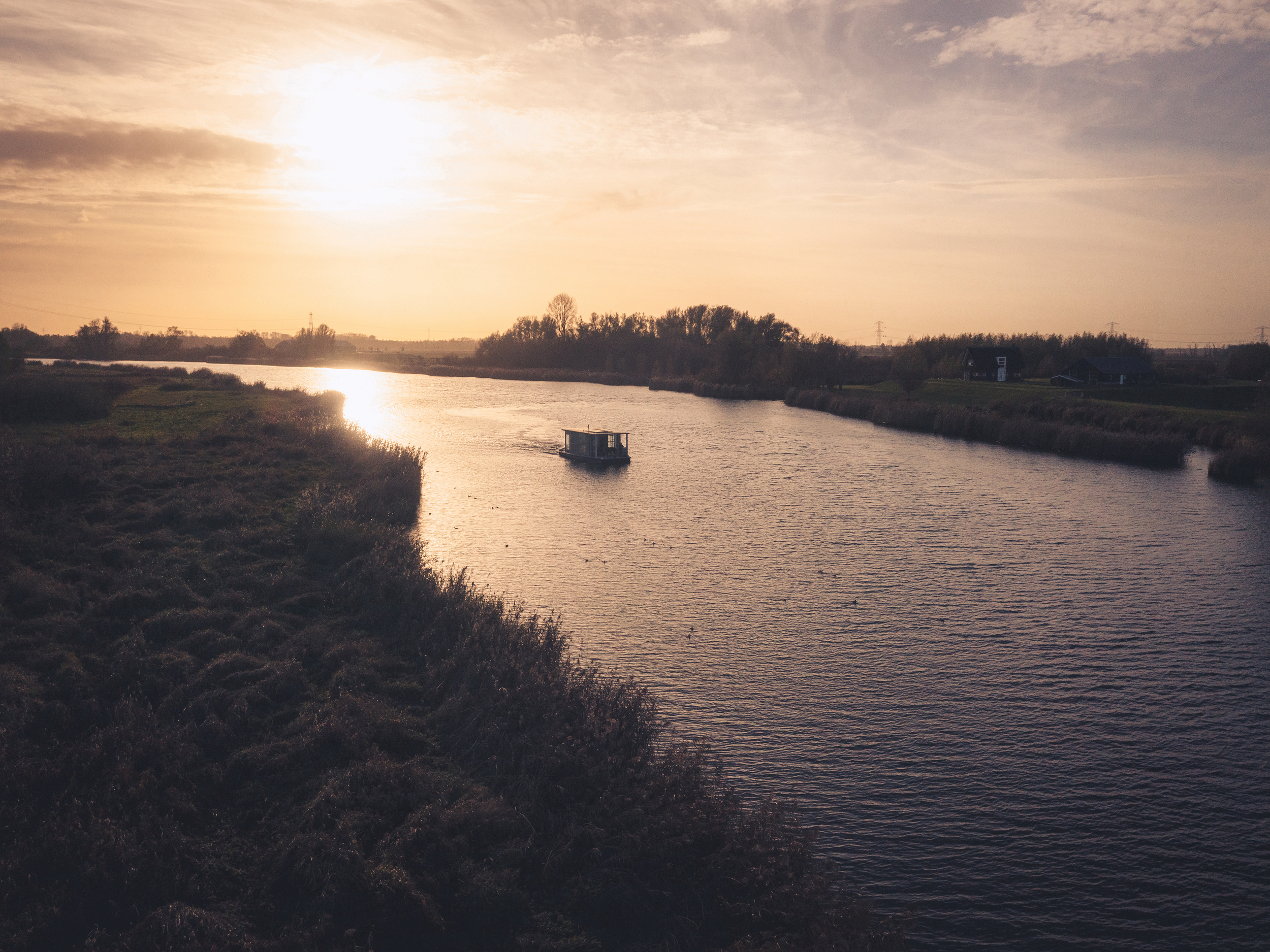 AquaHome Comfort Houseboat
