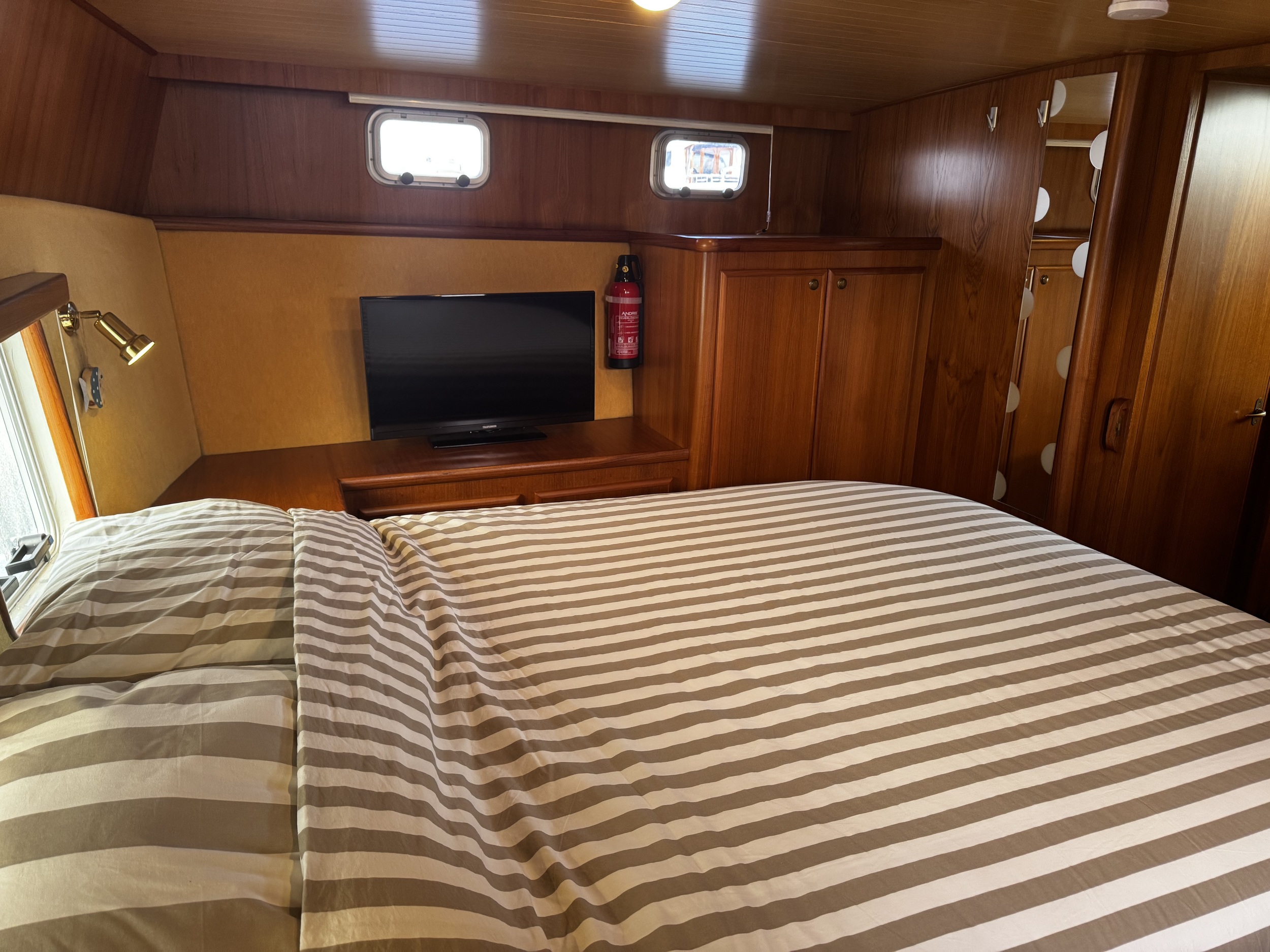 Aquanaut Drifter Trawler 1250 AK