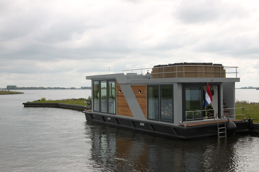Houseboat Friesland 12.75 X 4.50 (inboard Engine)