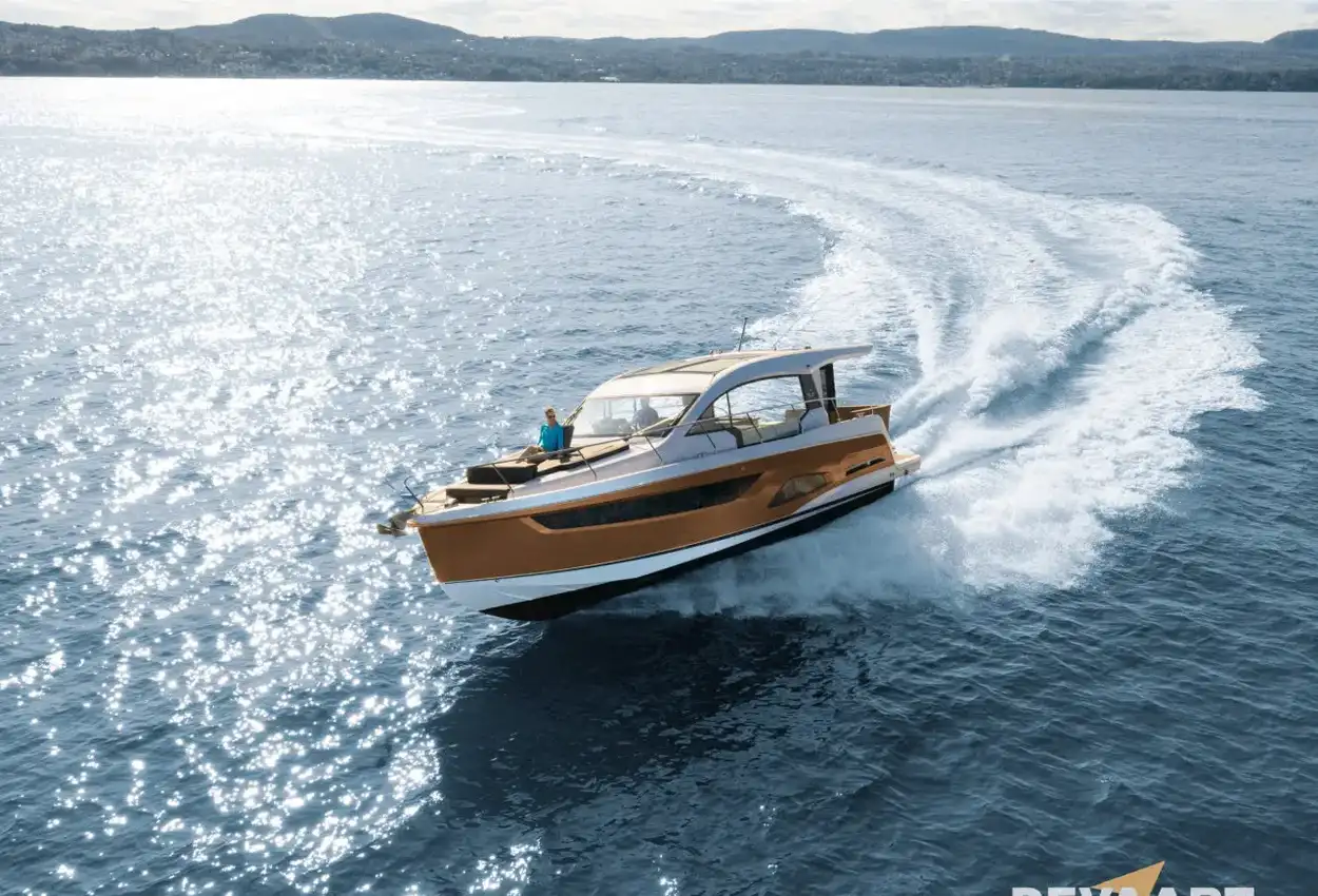 Sealine C390
