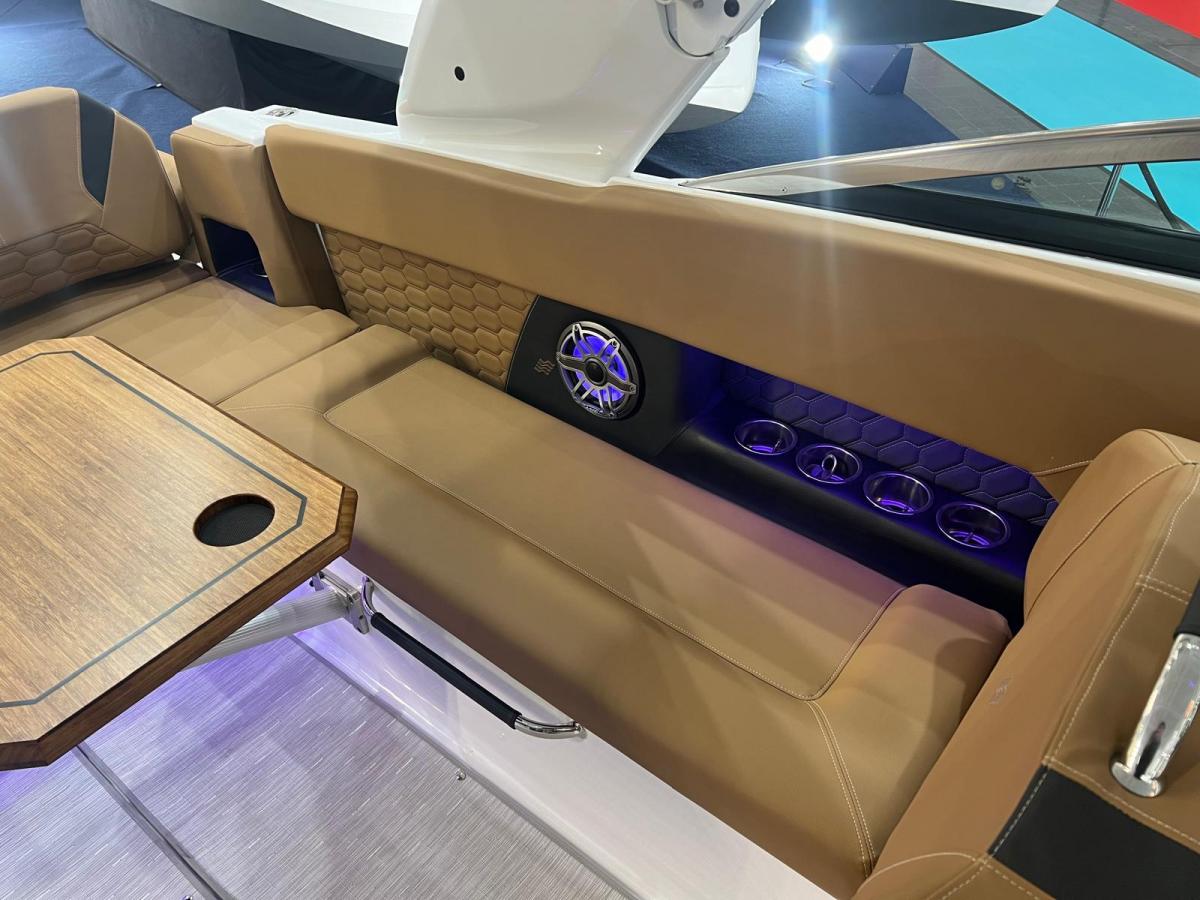 Four Winns H9 Bowrider