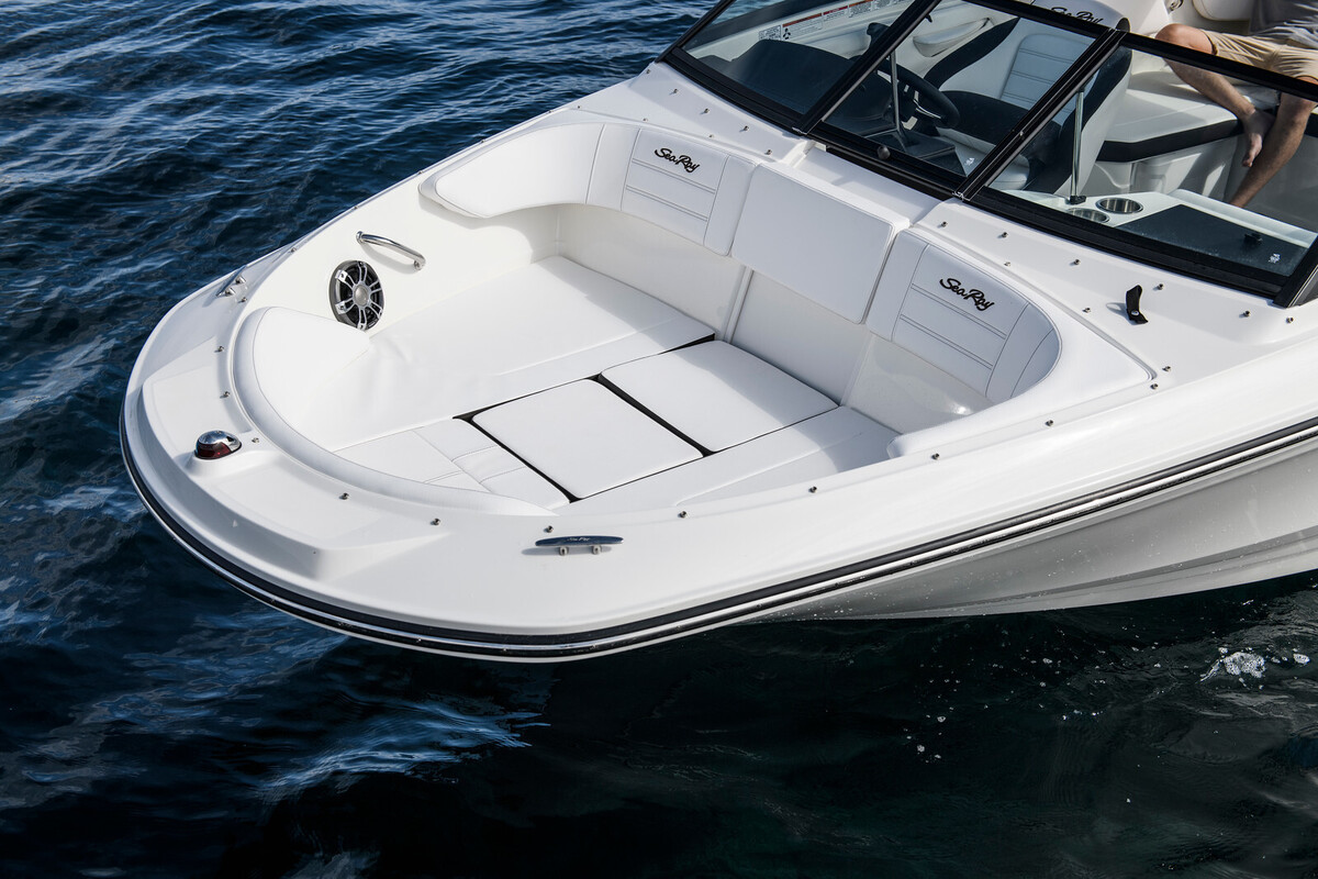 Sea Ray SPX 210 Outboard