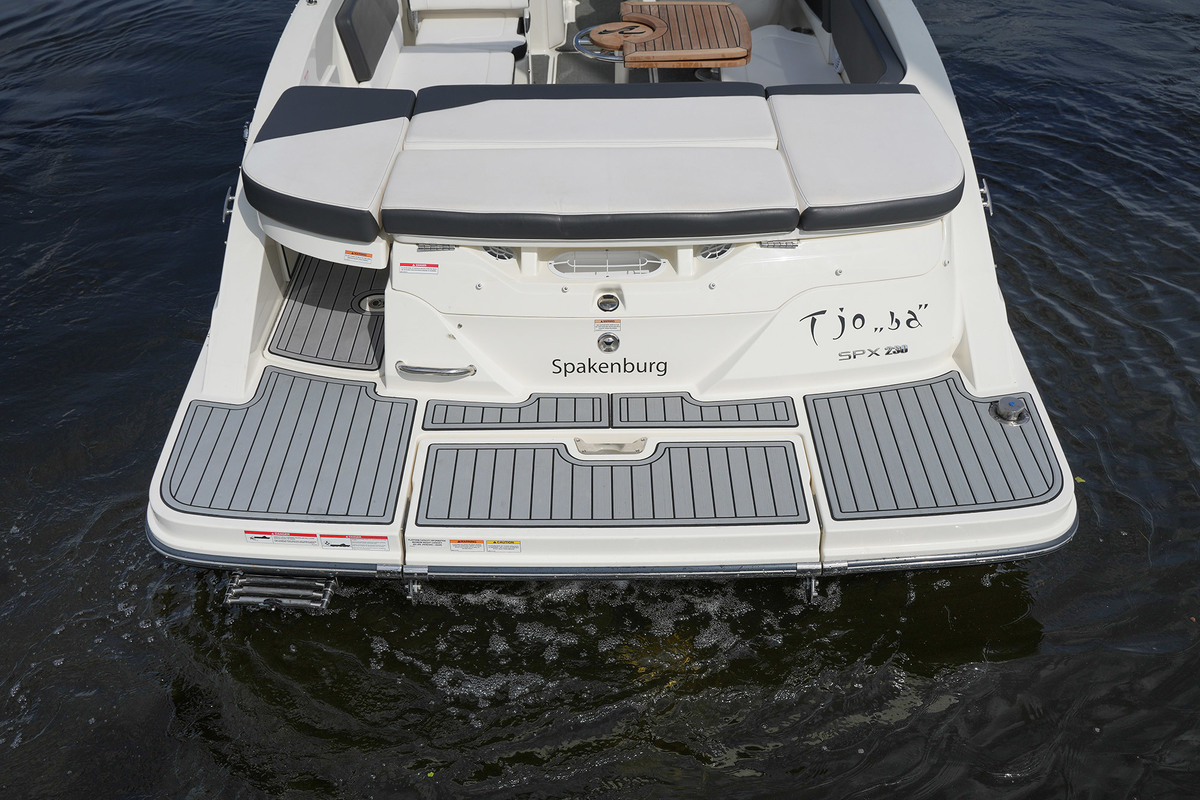 Sea Ray SPX 230