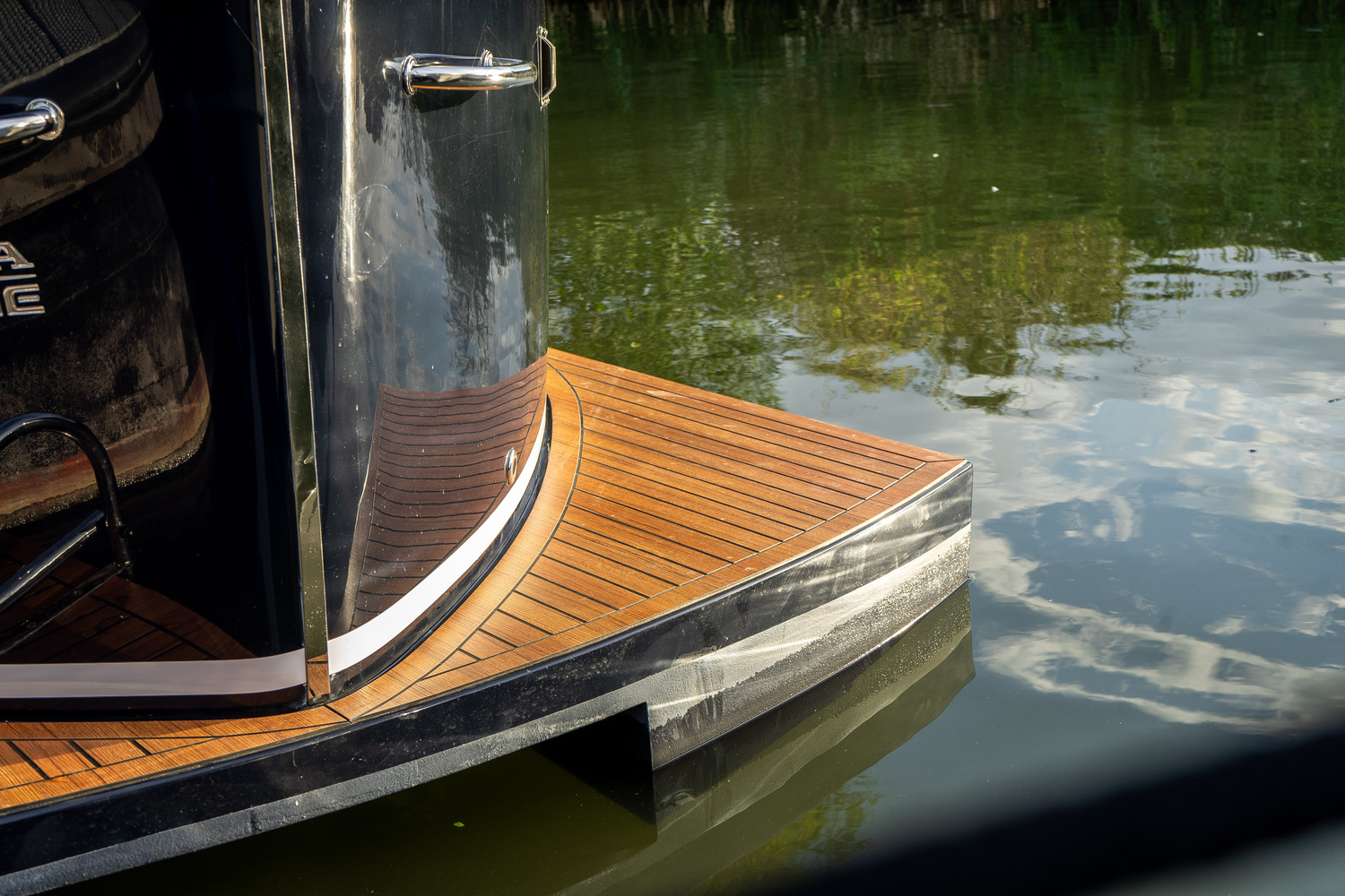 Maxima Boats 650 Flying Lounge