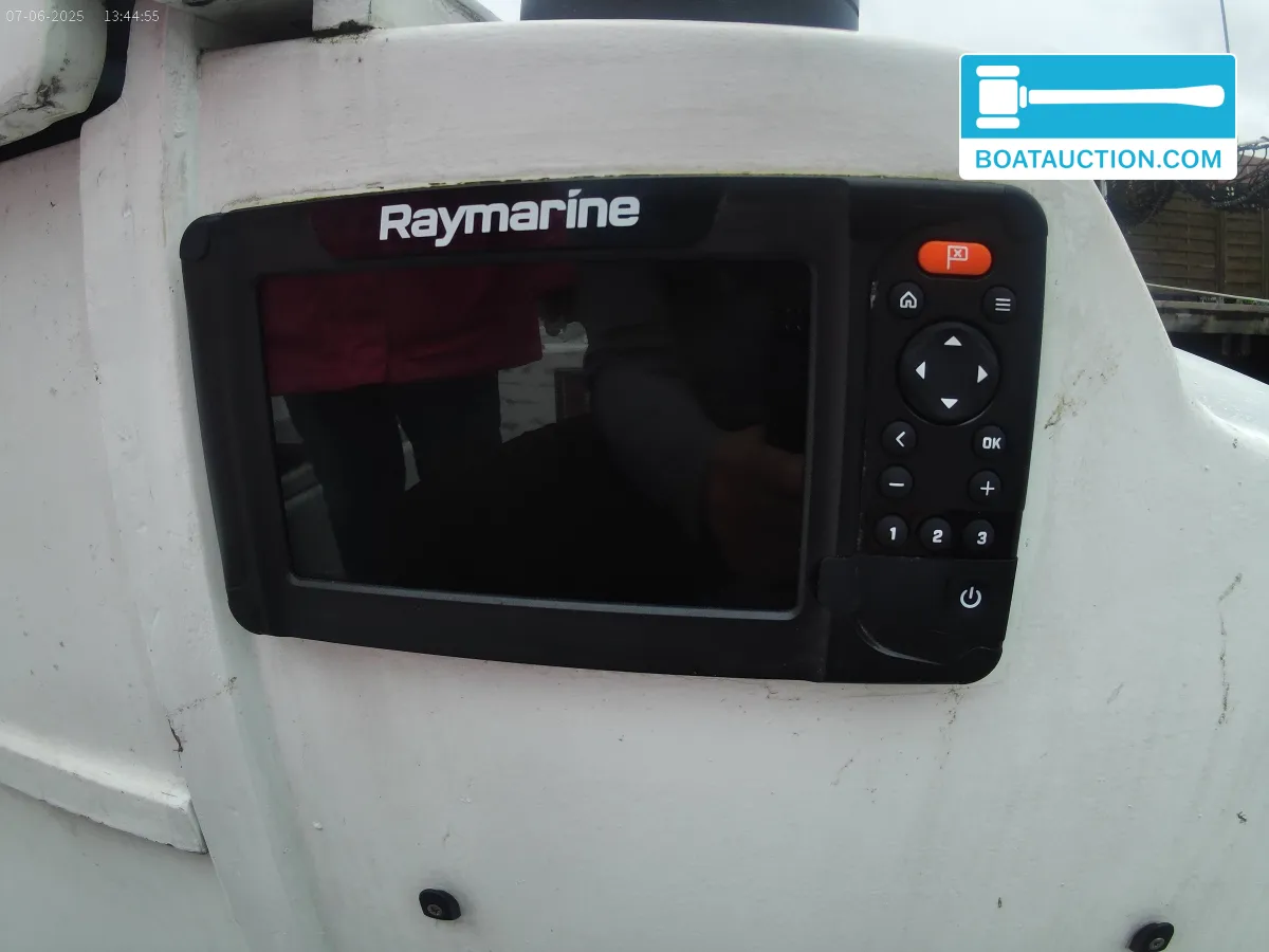 Helmsman 31