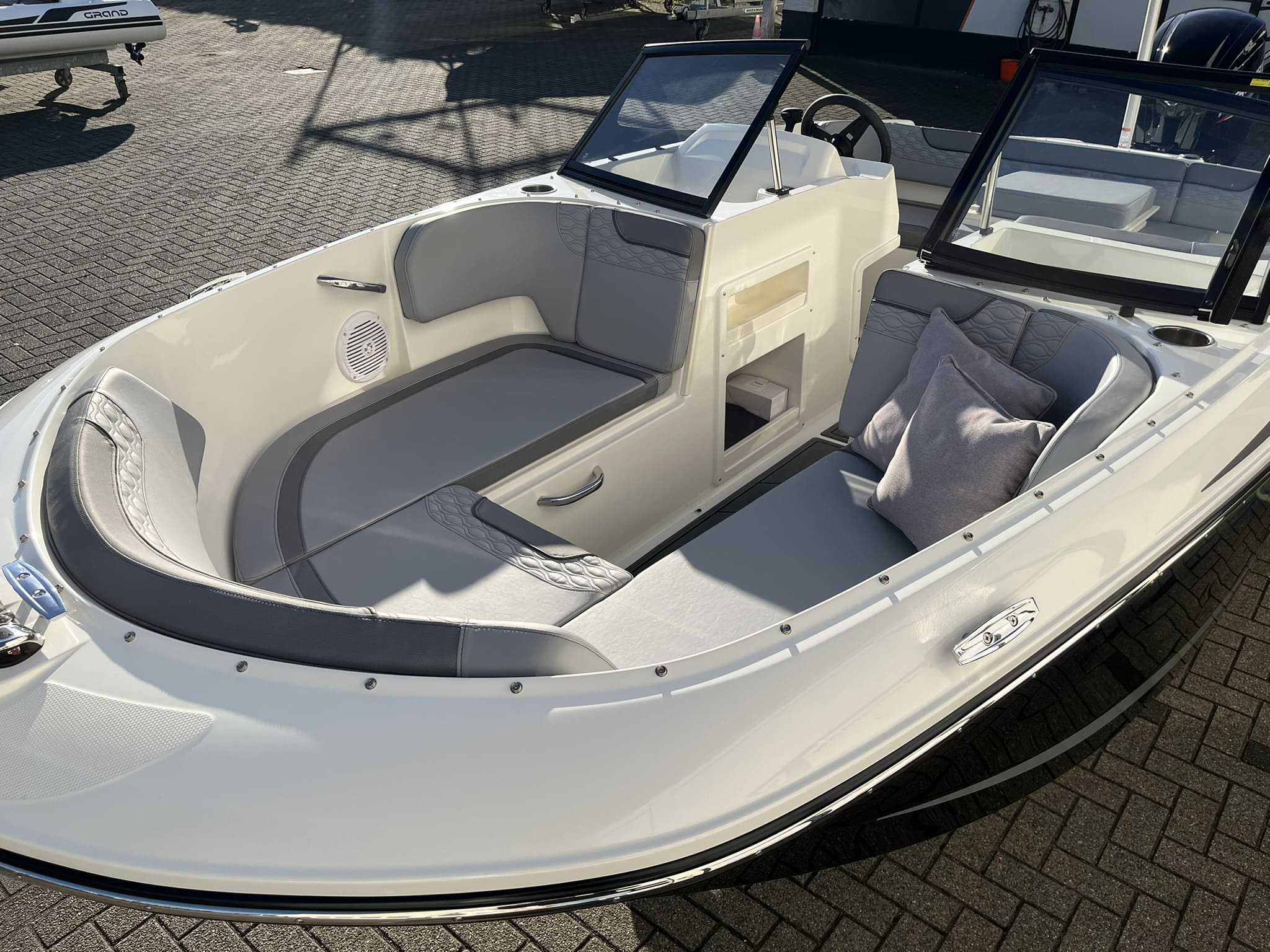 Bayliner Element M17