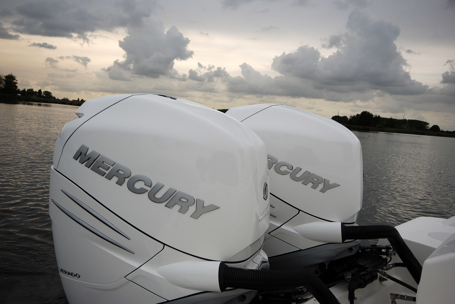 Boston Whaler 330 Outrage