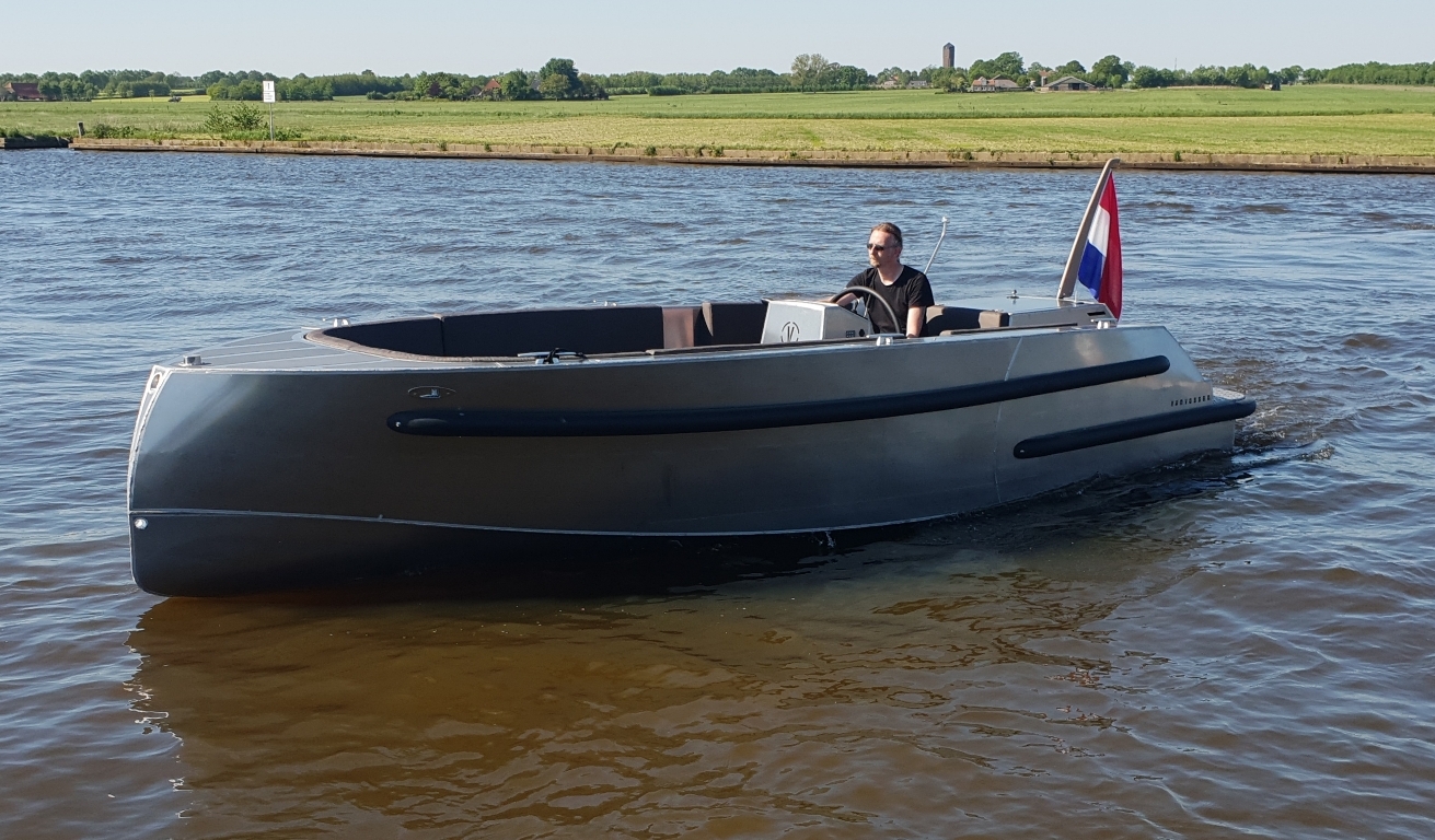 Van Vossen VanVossen Tender 700 (sport)