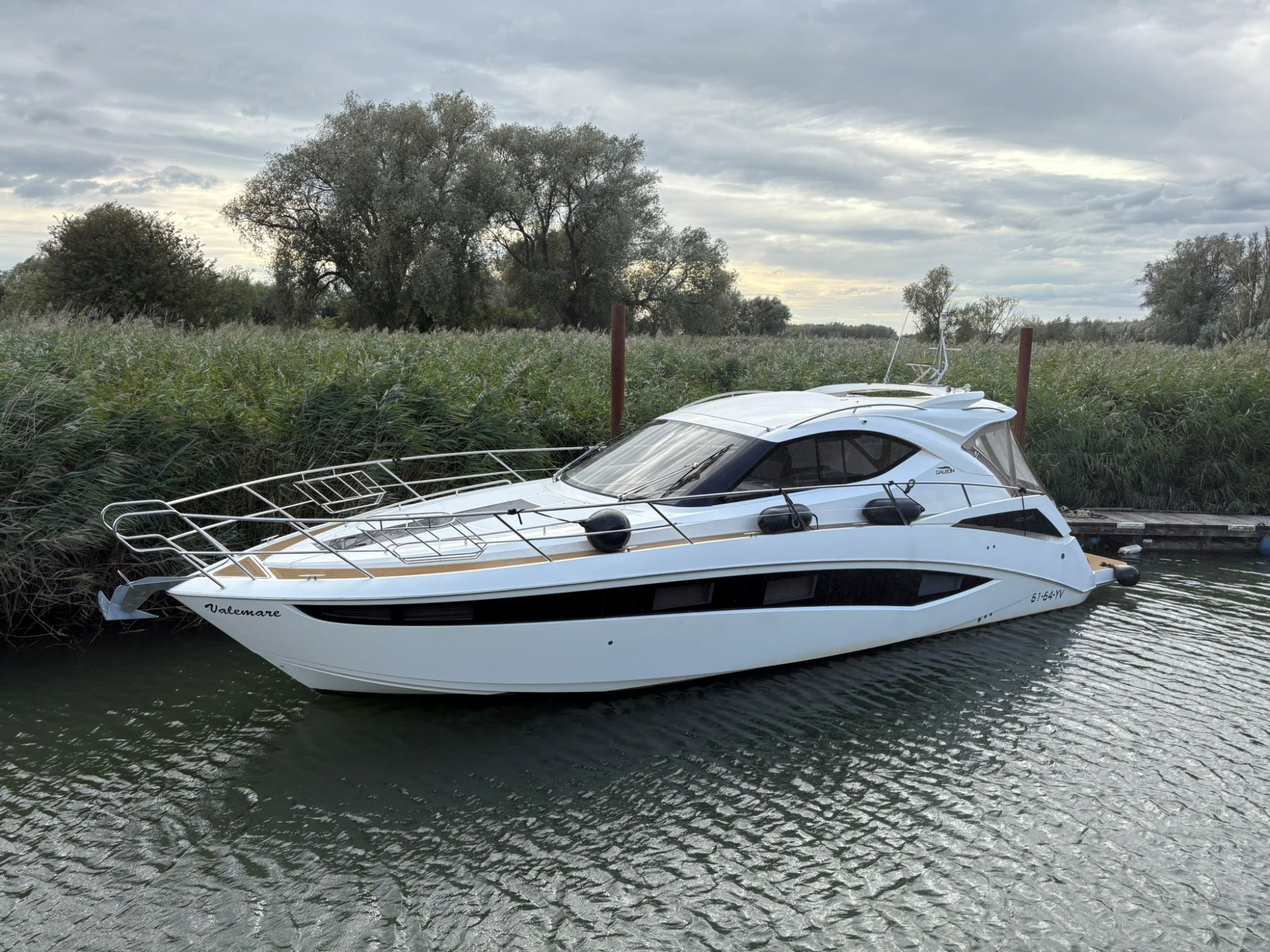 Galeon Yachts Galeon 405 HTL met 2x Volvo Penta D4 260 pk hoofdfoto: 1