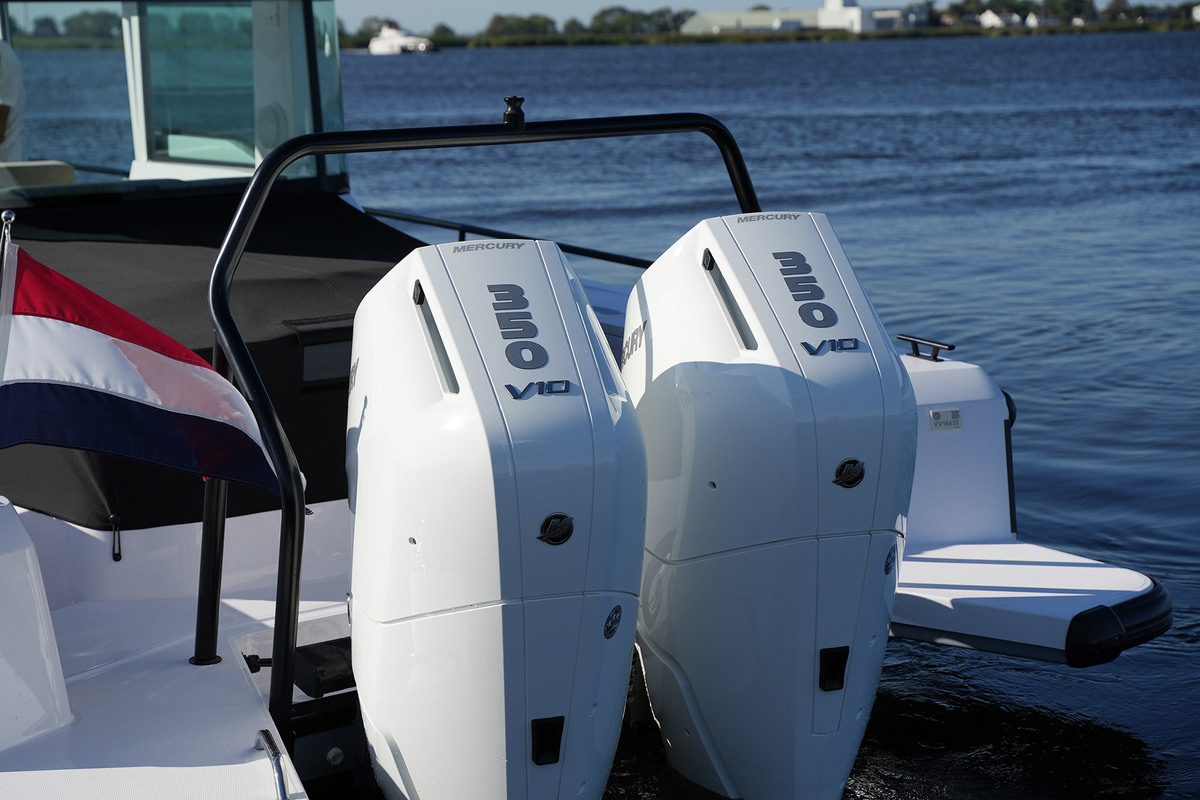 Axopar 37 XC Cross Cabin Mediterrana Edition