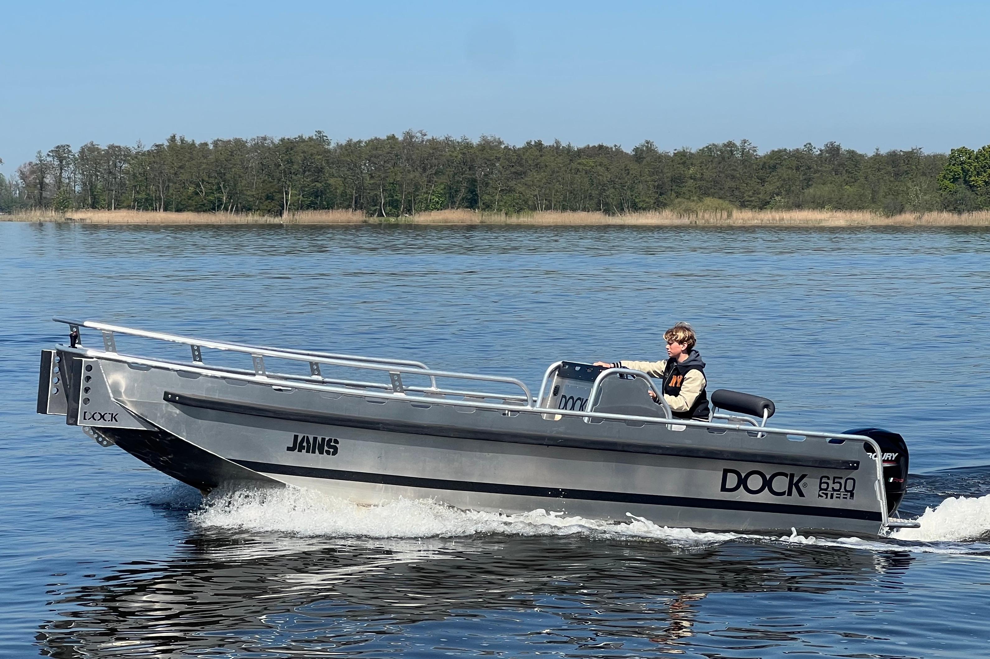DOCK Steel 650