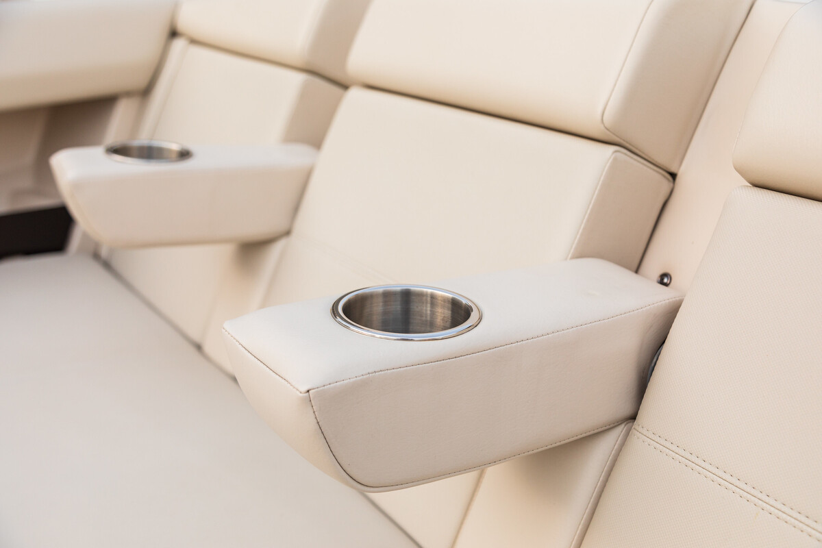 Boston Whaler 350 Realm