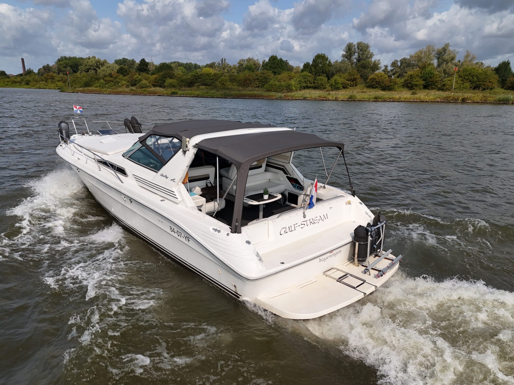 Sea Ray 400 Express Cruiser