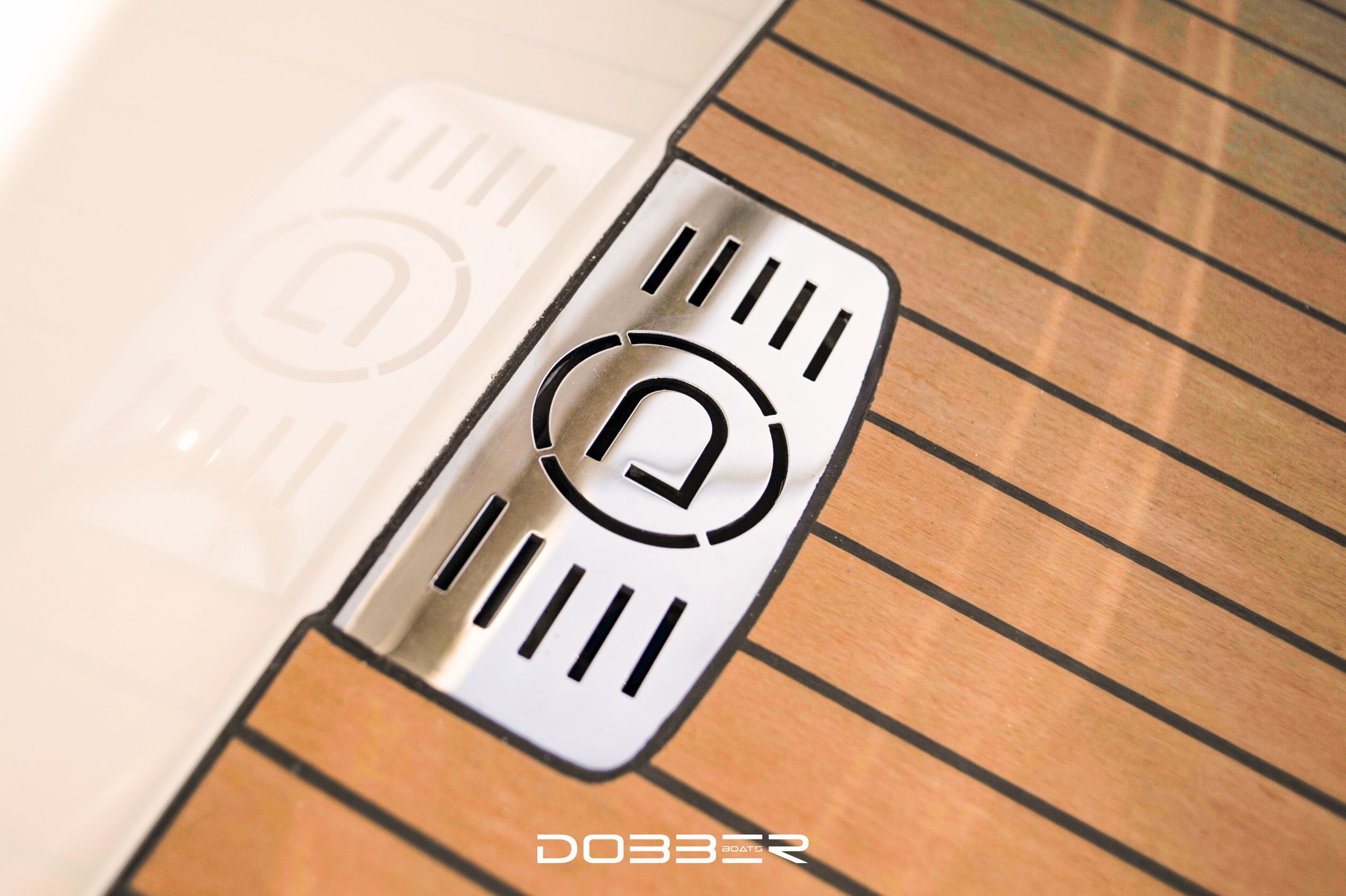 DOBBER 750 Tender