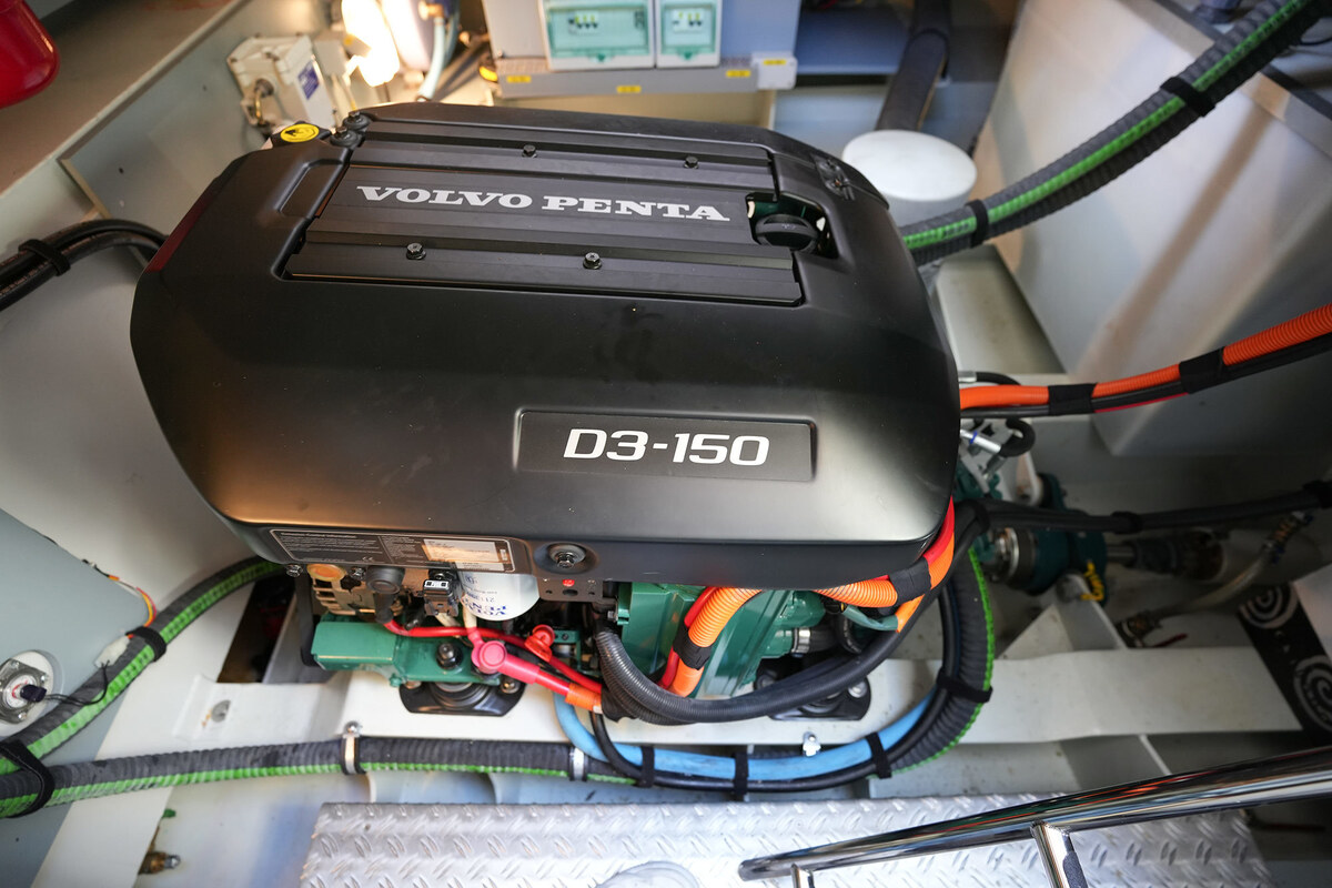 Linssen Grand Sturdy 410 AC Variotop met stabilisator