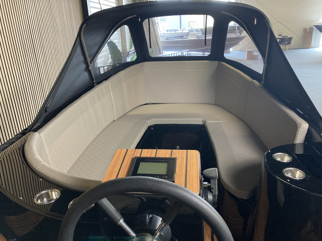 Amigo 485 S Black Edition + Navy 3.0 fluistersloep