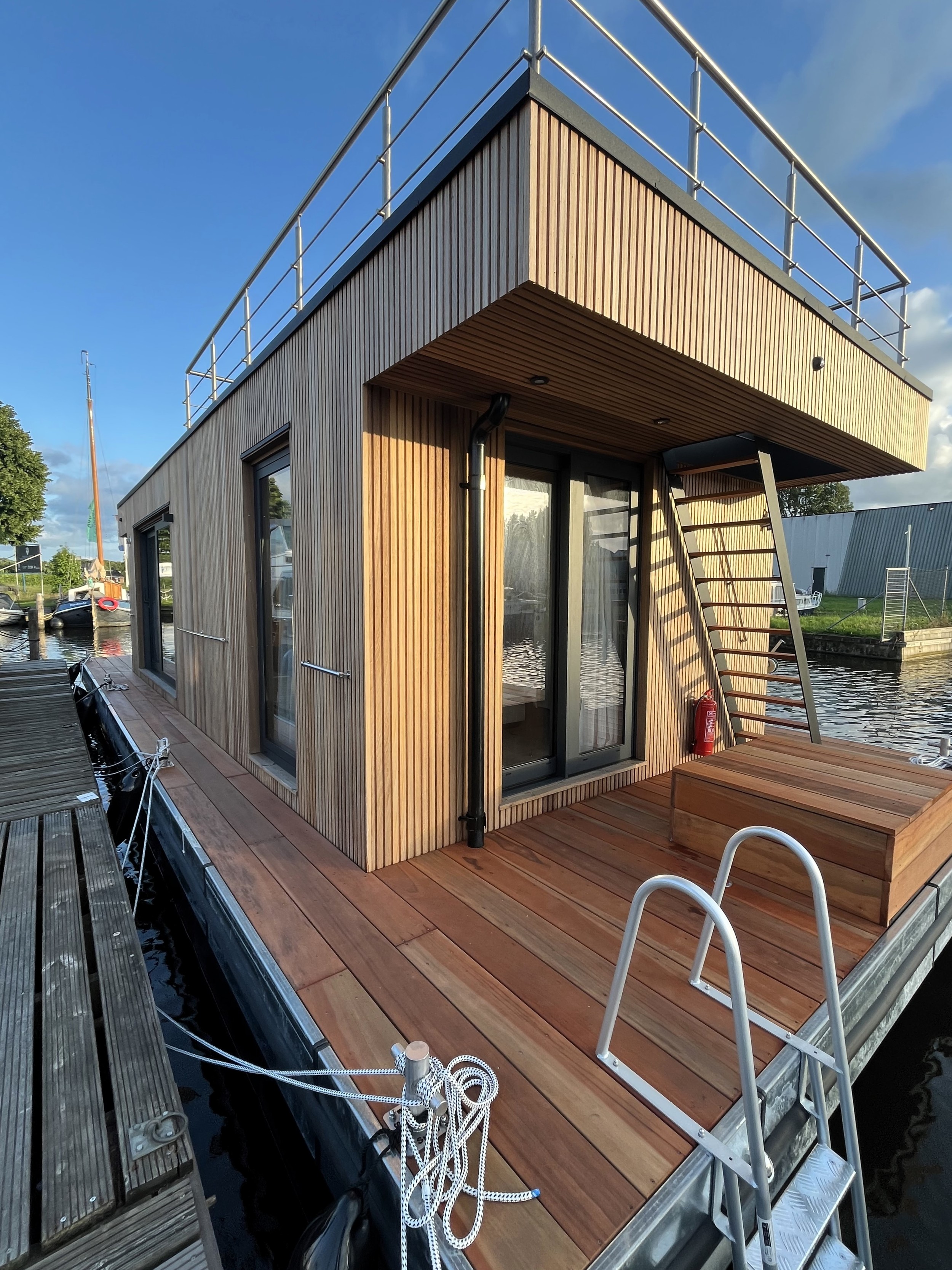 Surla 12 Houseboat Terherne (koop)ligplaats Beschikbaar