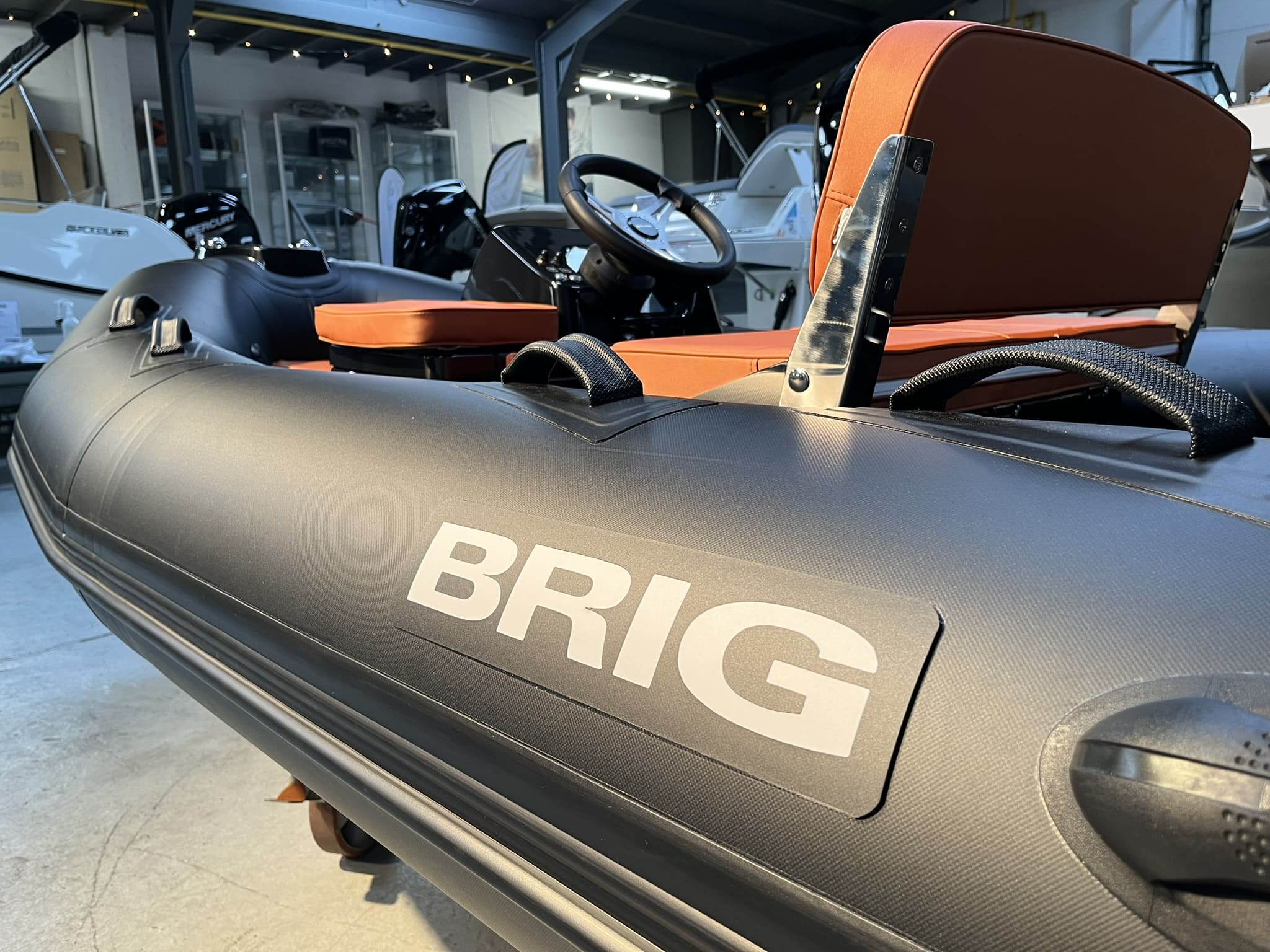 Brig Falcon 330 Tender