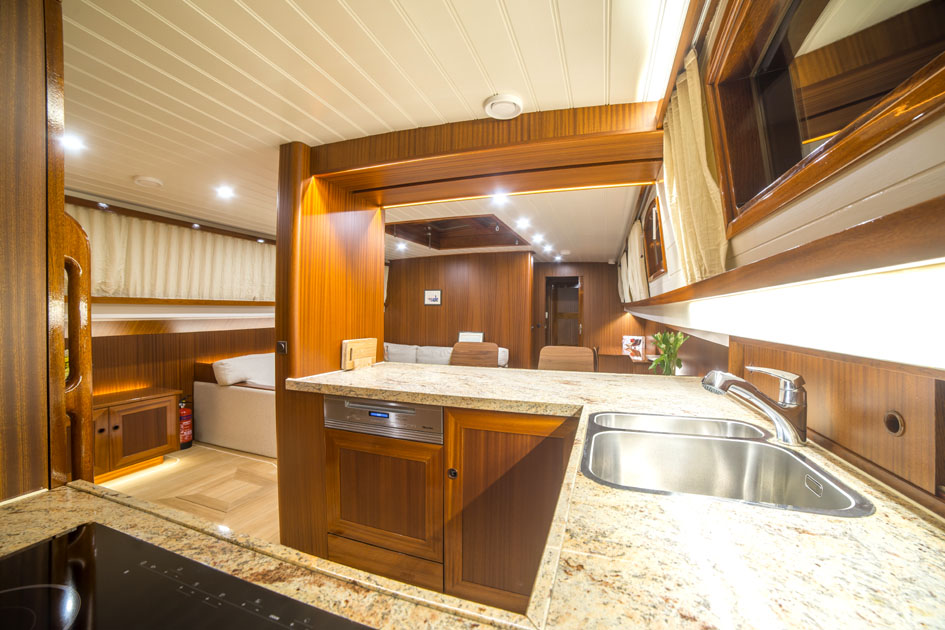 Luxe Motor Cruise 19.75