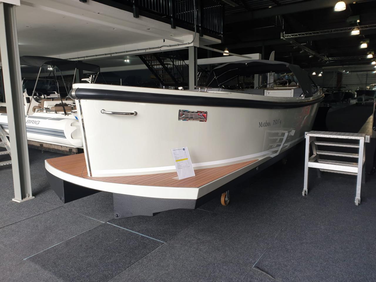 Maxima Boats 750 Flying Lounge RAL 7030 op voorraad