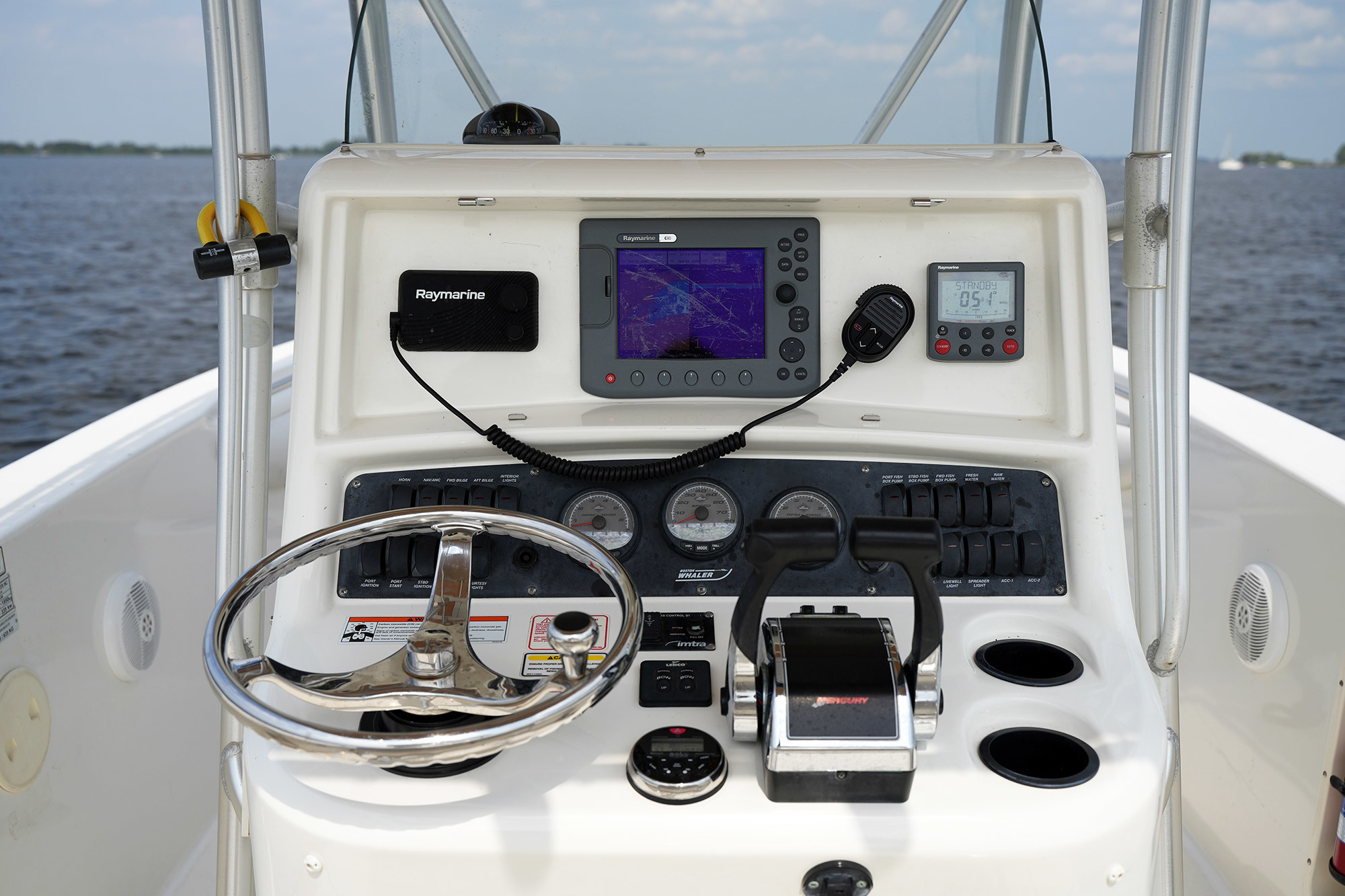 Boston Whaler 270 Outrage