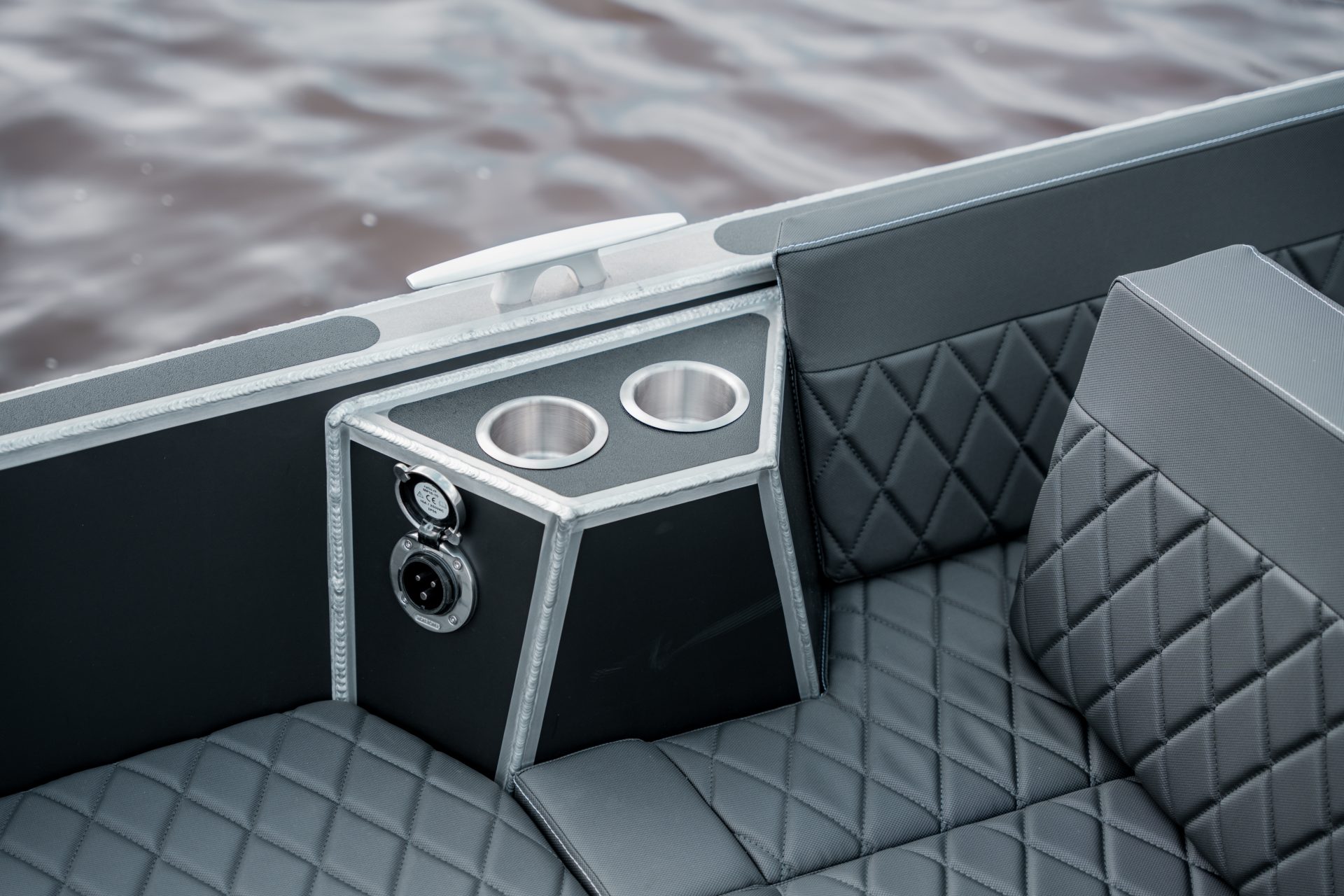 Van Vossen VanVossen E-Tender 595