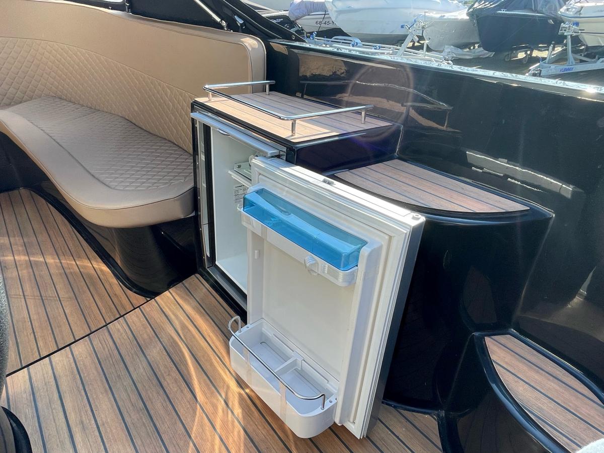 Primeur 710 Tender met Boegschroef