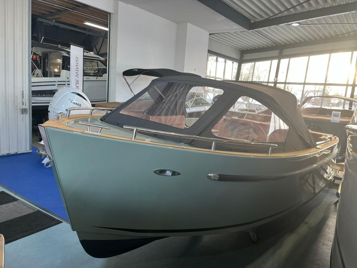 Maxima 630 Tender met boegschroef