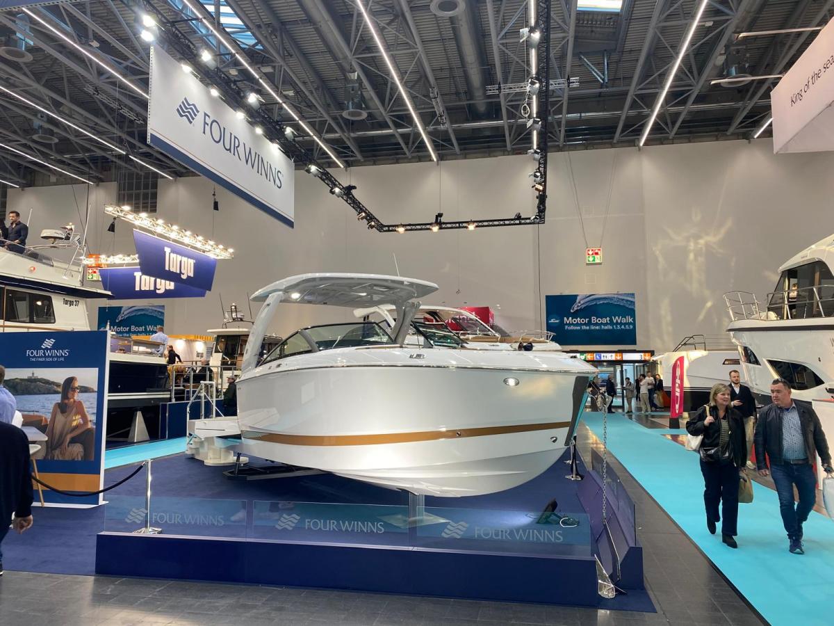 Four Winns H9 Bowrider