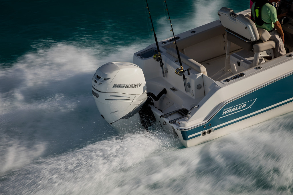 Boston Whaler 230 Outrage