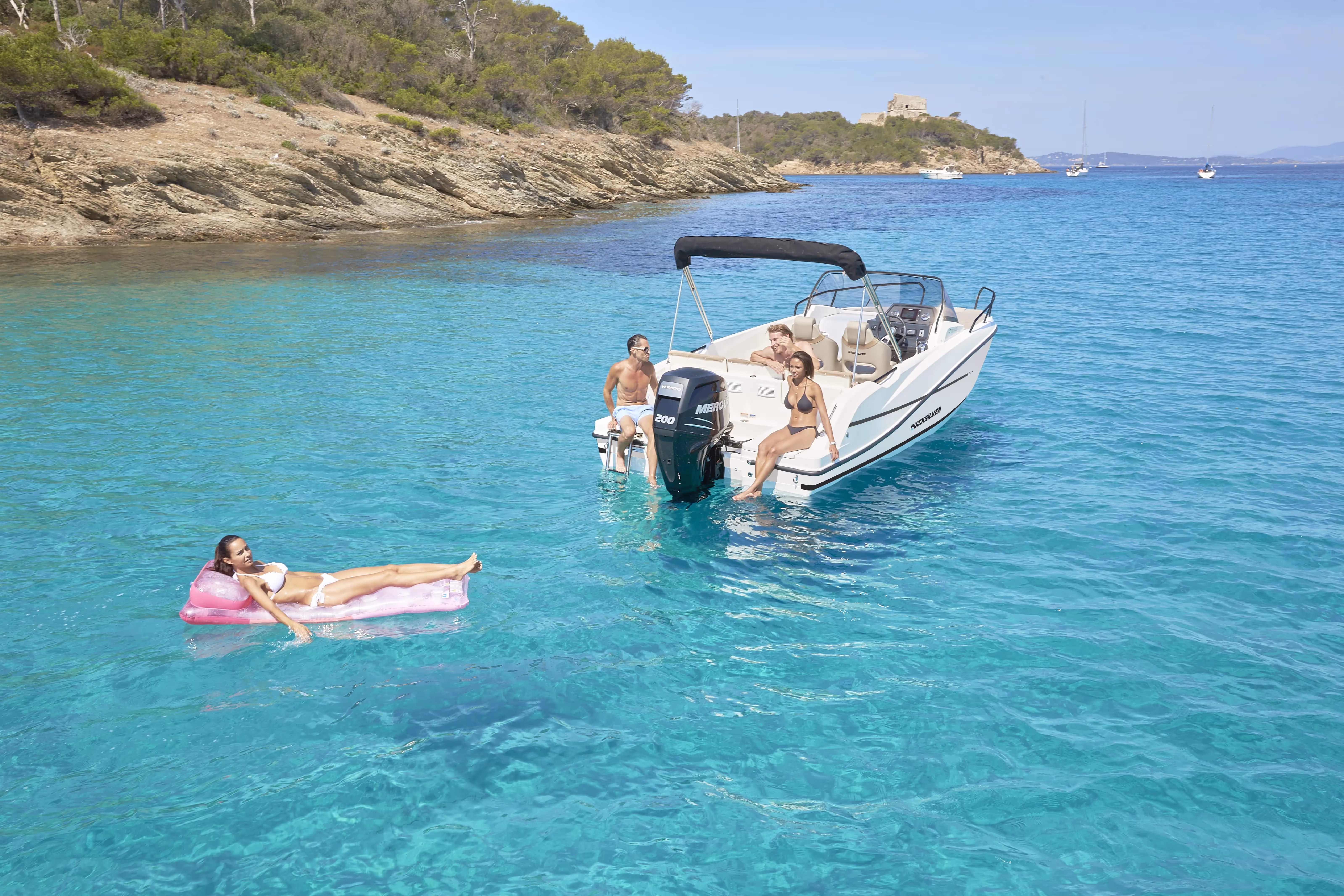 Quicksilver 675 Sundeck