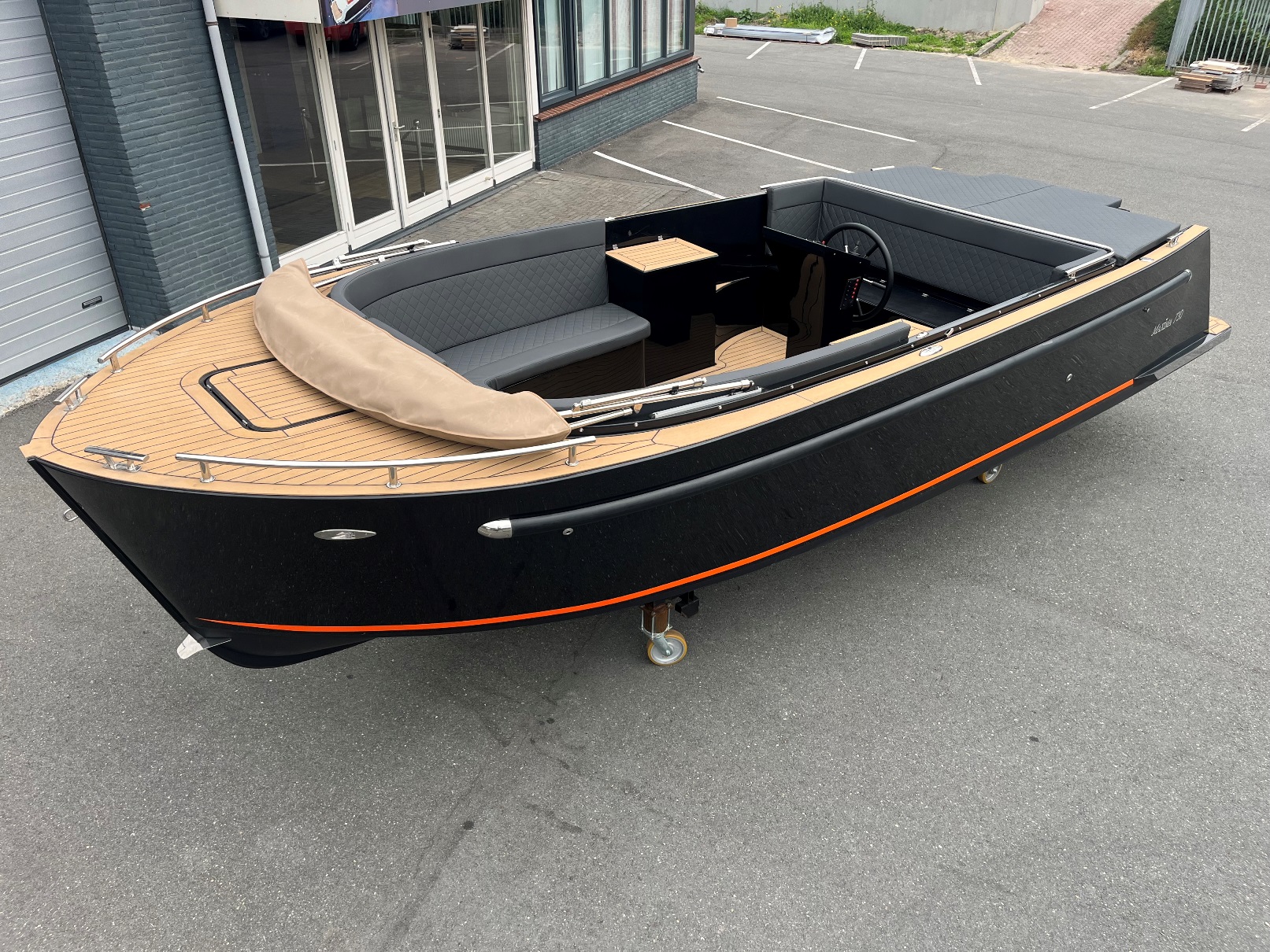 Maxima Boats 730 in zwarte kleurstelling! - Demomodel