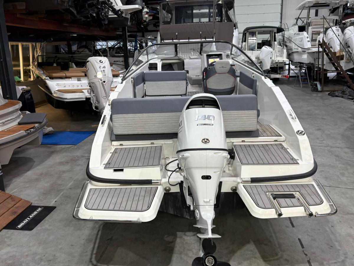 NORTHMASTER 685 Cruiser Cabin