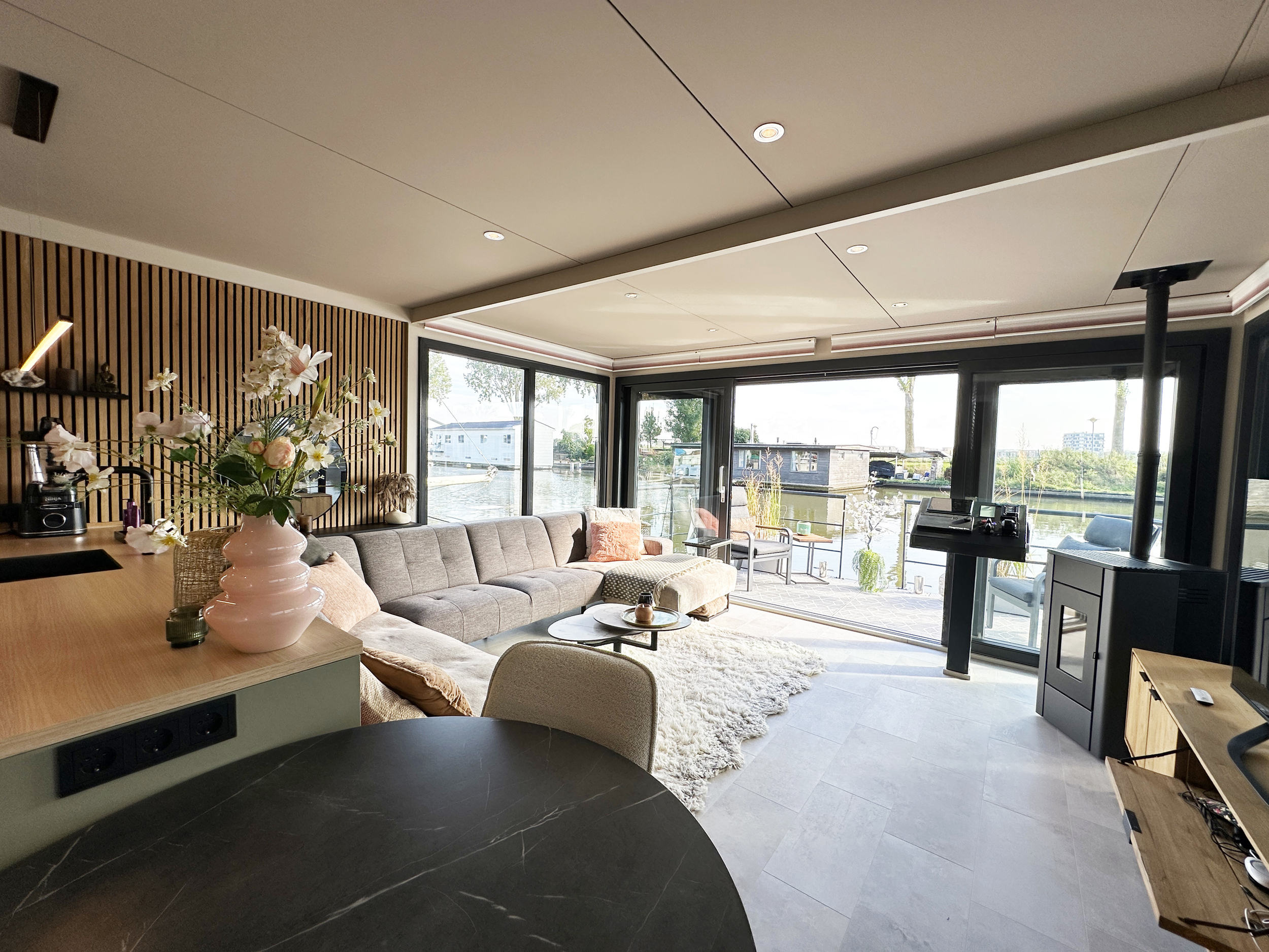 HT-Lofts Houseboat 15m Electric Propulsion