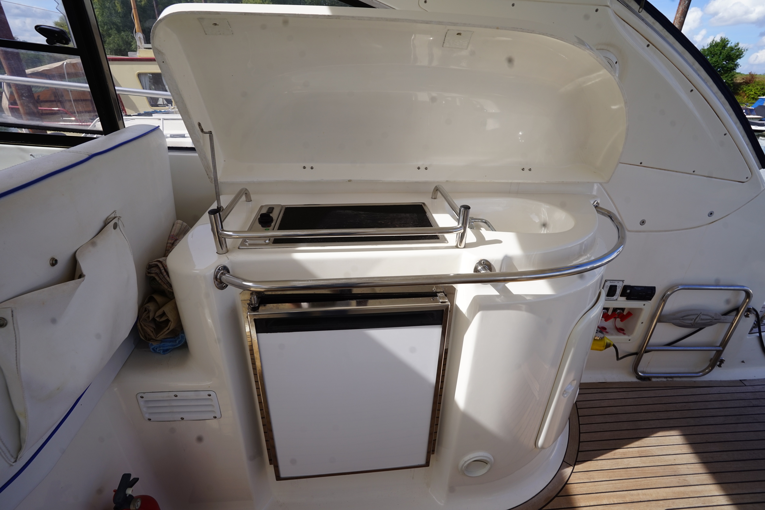 Bavaria 42 HT Sport IPS-500 - hydraulic platform