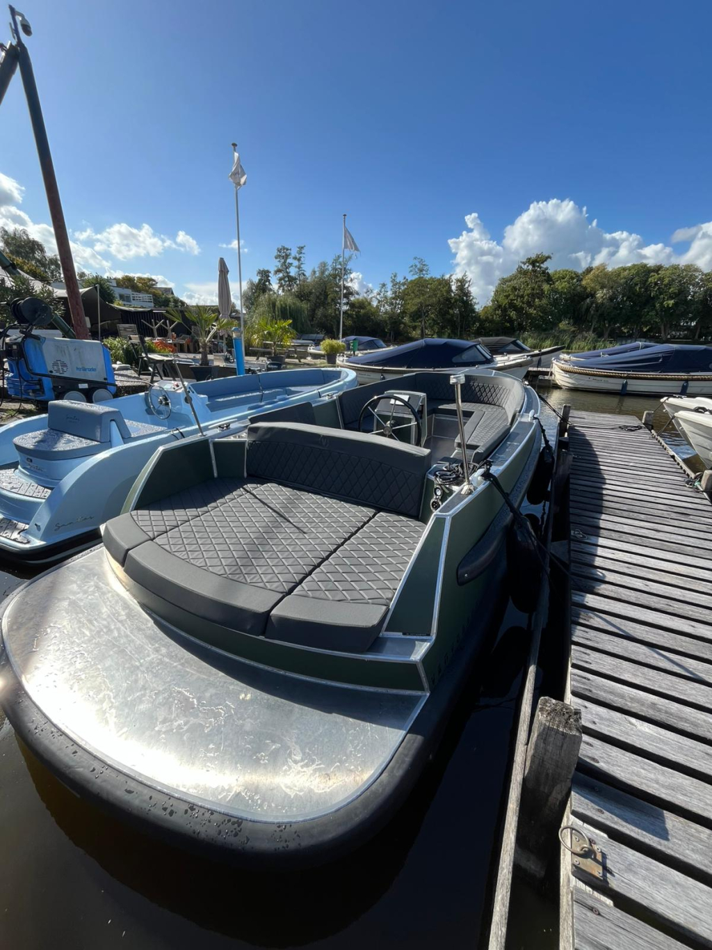 Van Vossen 650 plugin E tender aluminium elektrisch