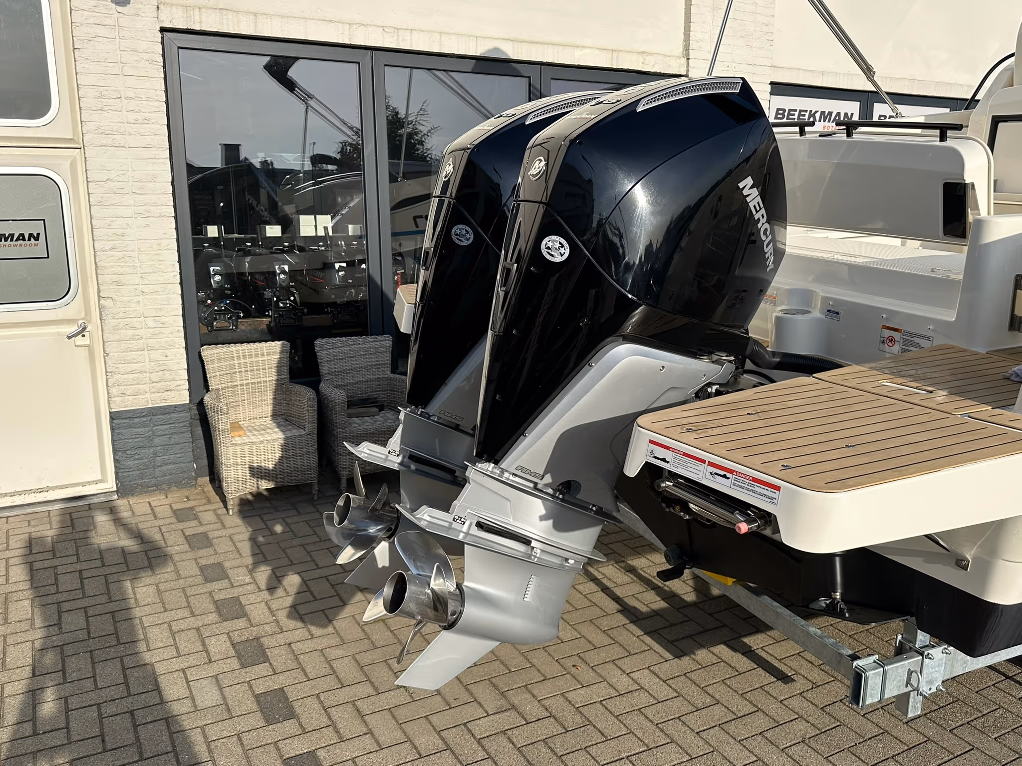 Quicksilver 875 Sundeck