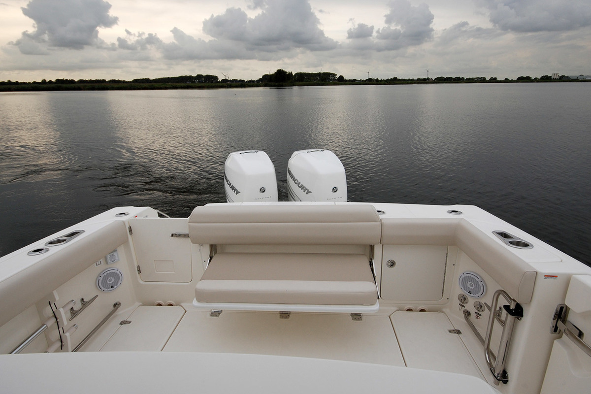 Boston Whaler 330 Outrage