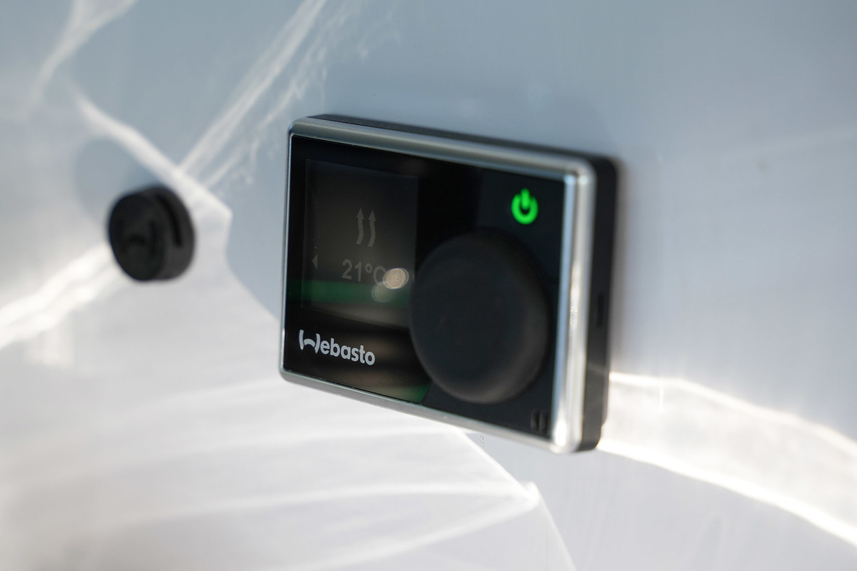 Axopar 37 XC Cross Cabin Mediterrana Edition