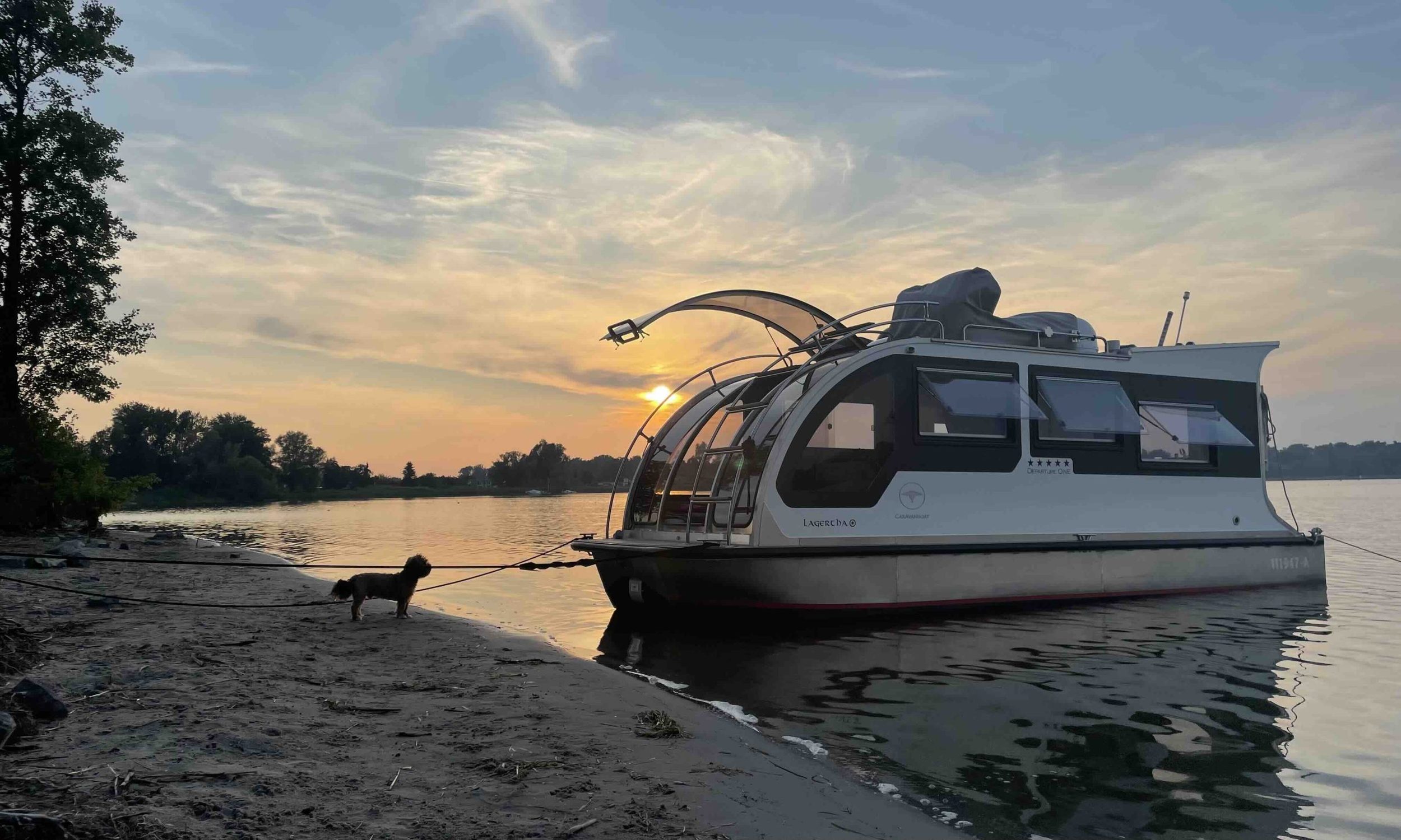 Caravanboat DepartureOne M