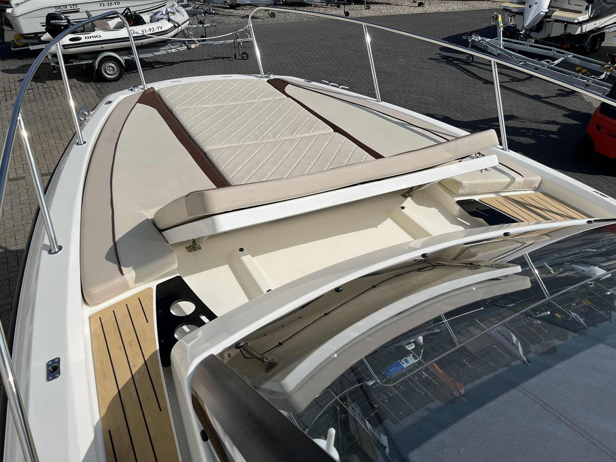 Quicksilver 875 Sundeck